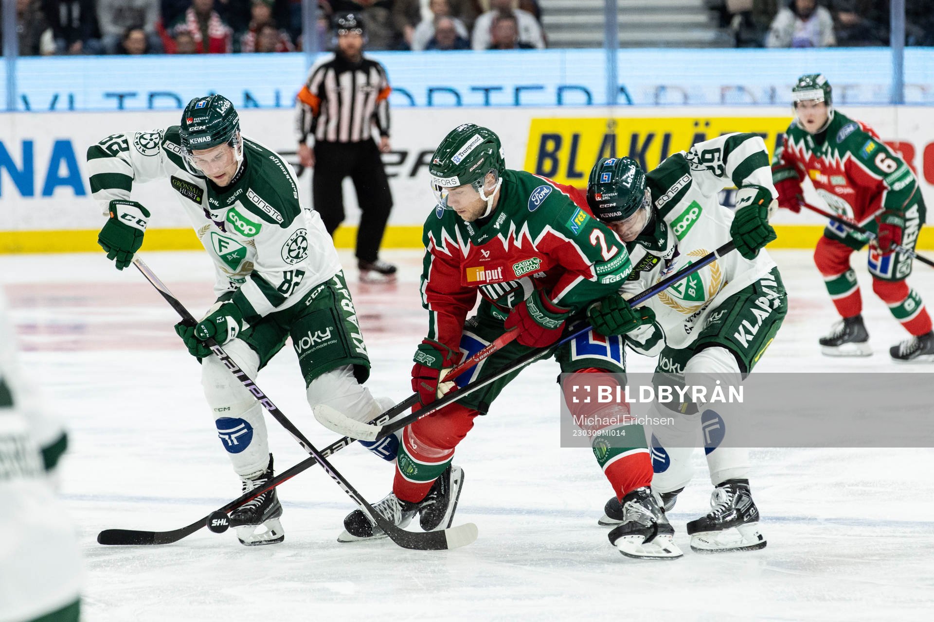 Färjestads Jasse Ikonen och Lucas Forsell mot Frölundas