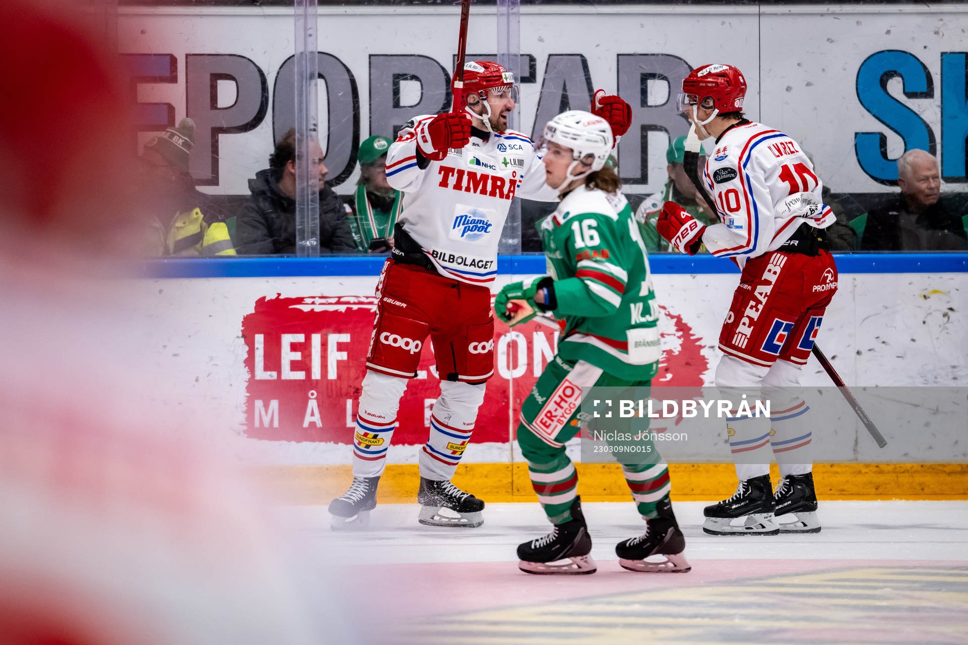 Timrås Albin Lundin och Robin Alvarez  jublar
