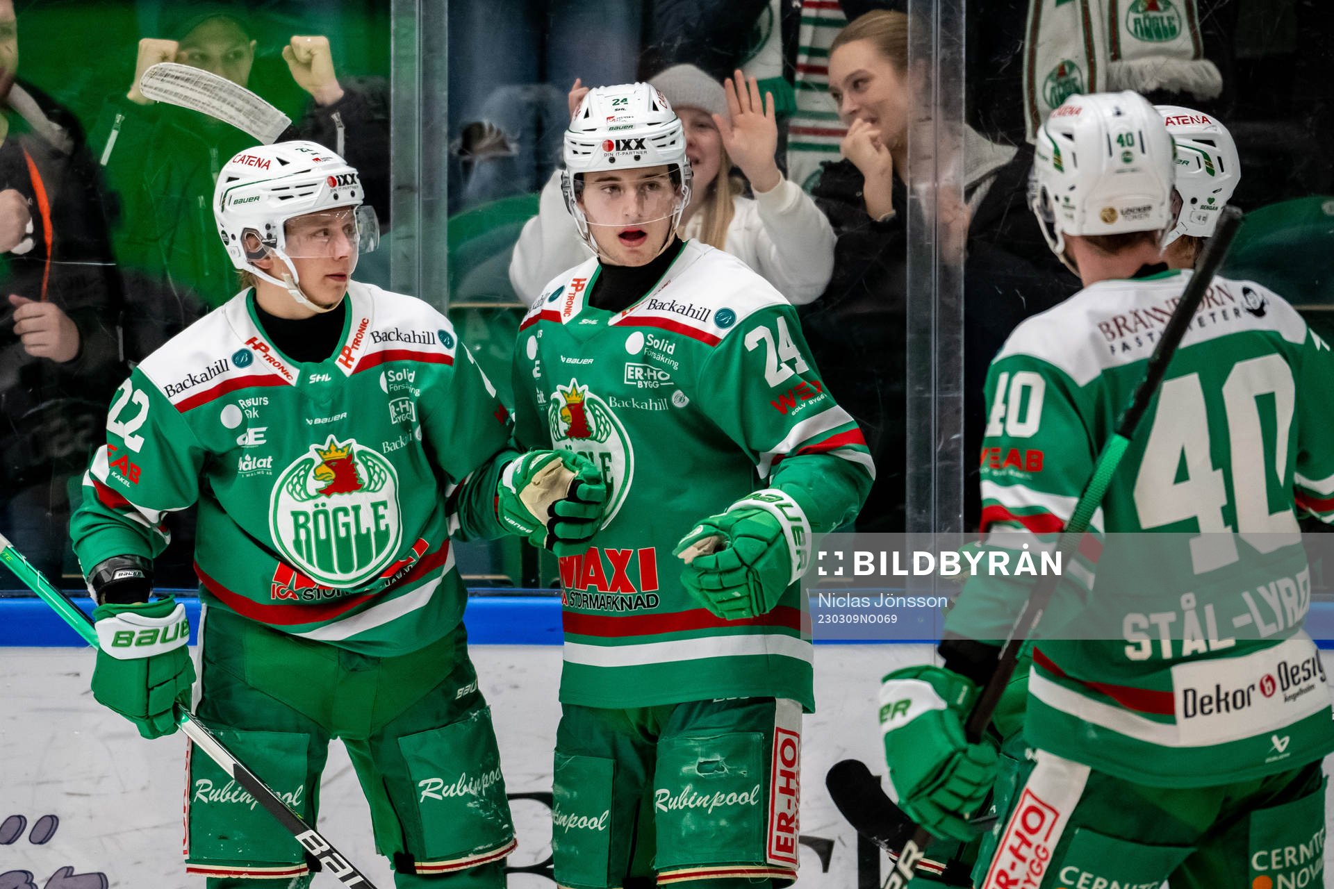 Rögles Samuel Jonsson och Marco Kasper jublar efter1-2