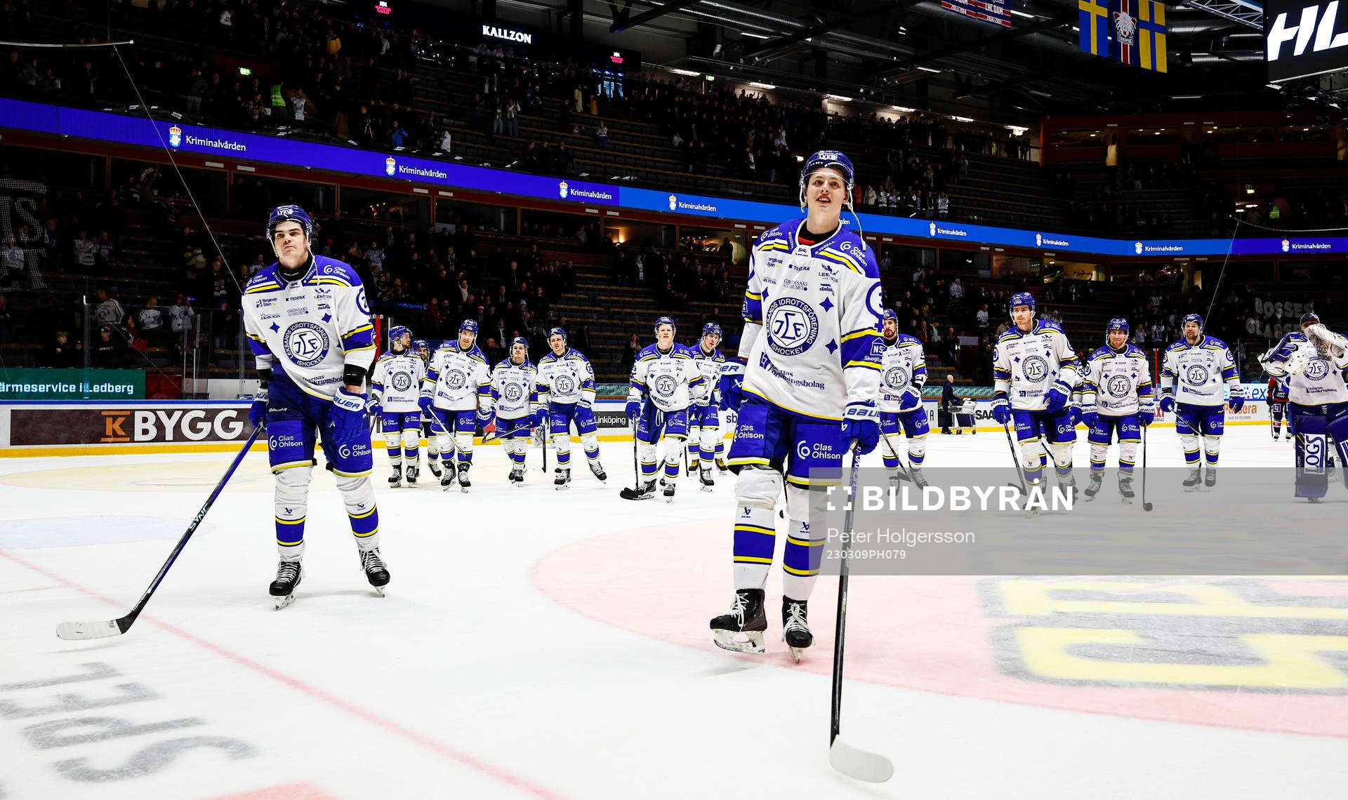 Leksands spelare med Lian Bichsel och Anton Johansson jublar