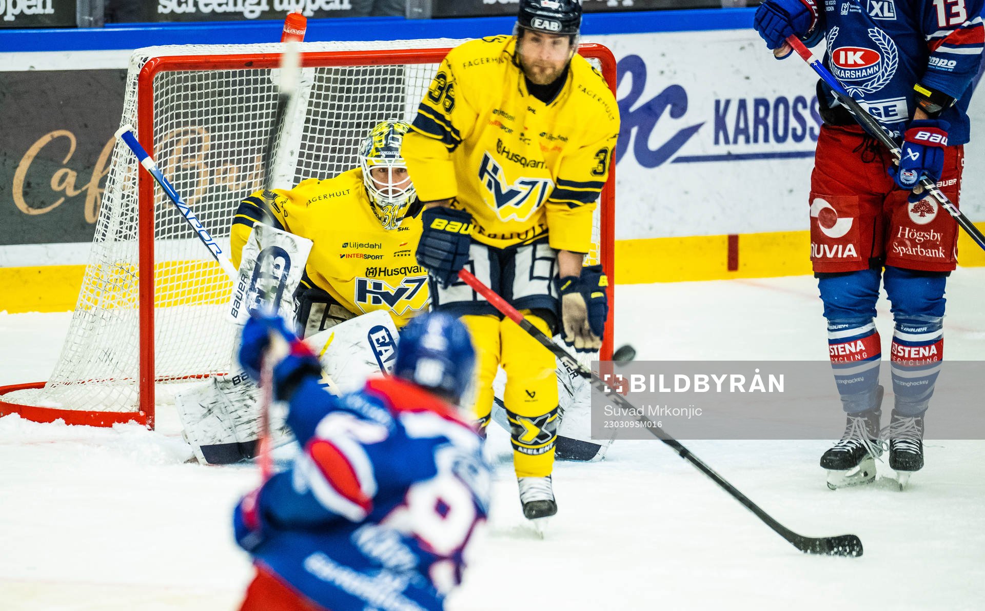 HV71s målvakt Joni Ortio och Nichlas Torp  samt