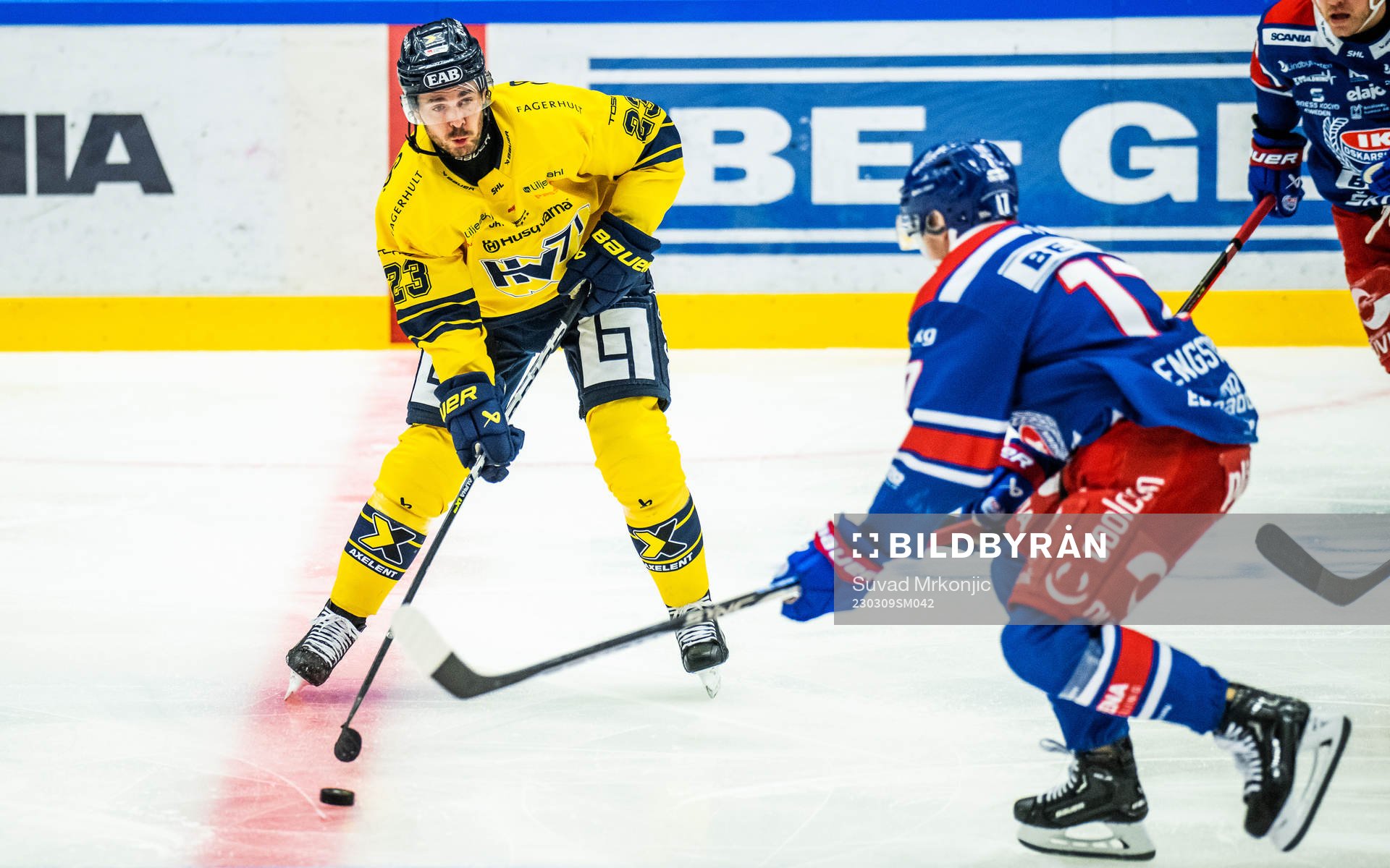 HV71s Nicholas Shore och Oskarshamns Jonas Engström