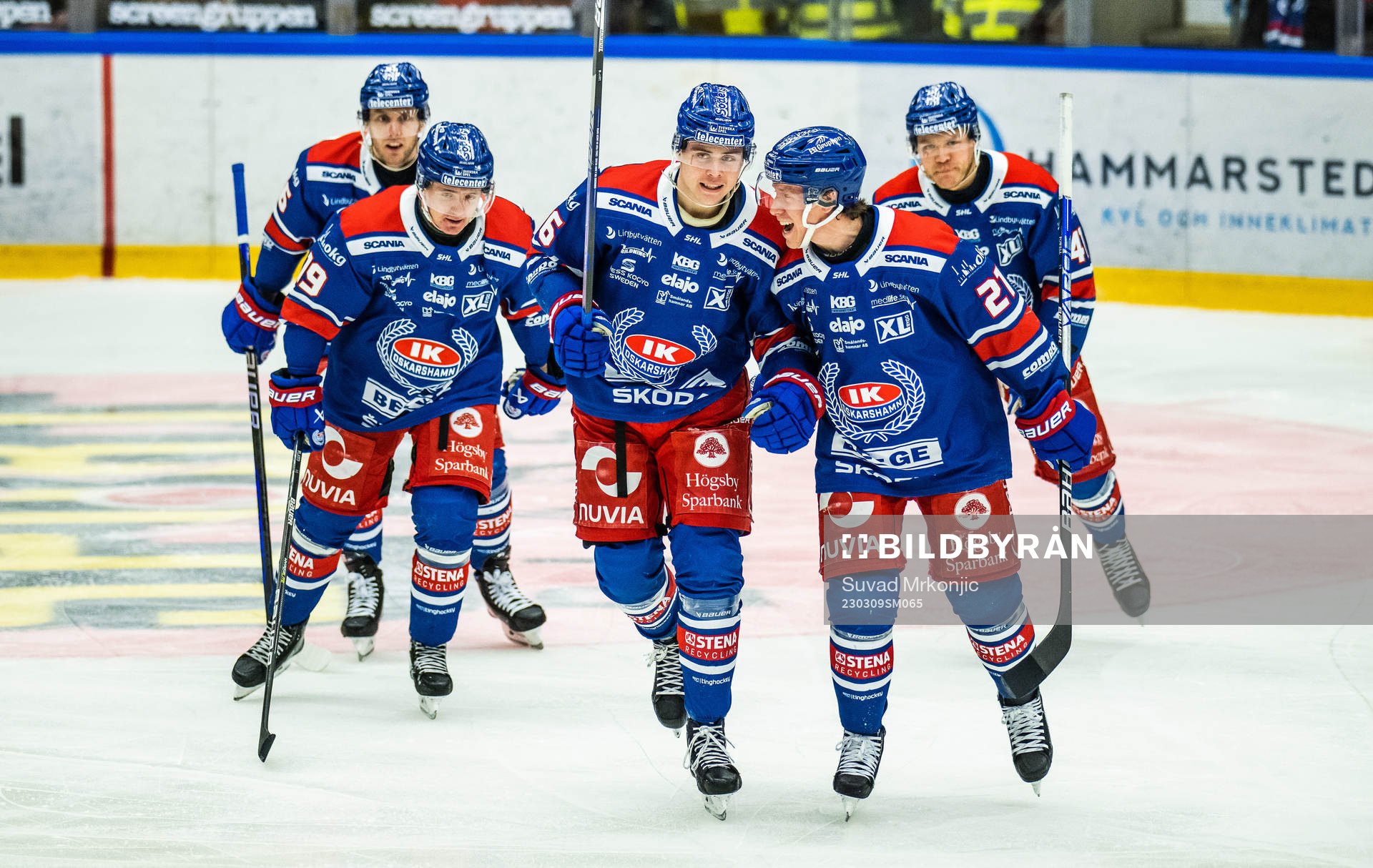 Oskarshamns Emil Lilleberg jublar med lagkamrater