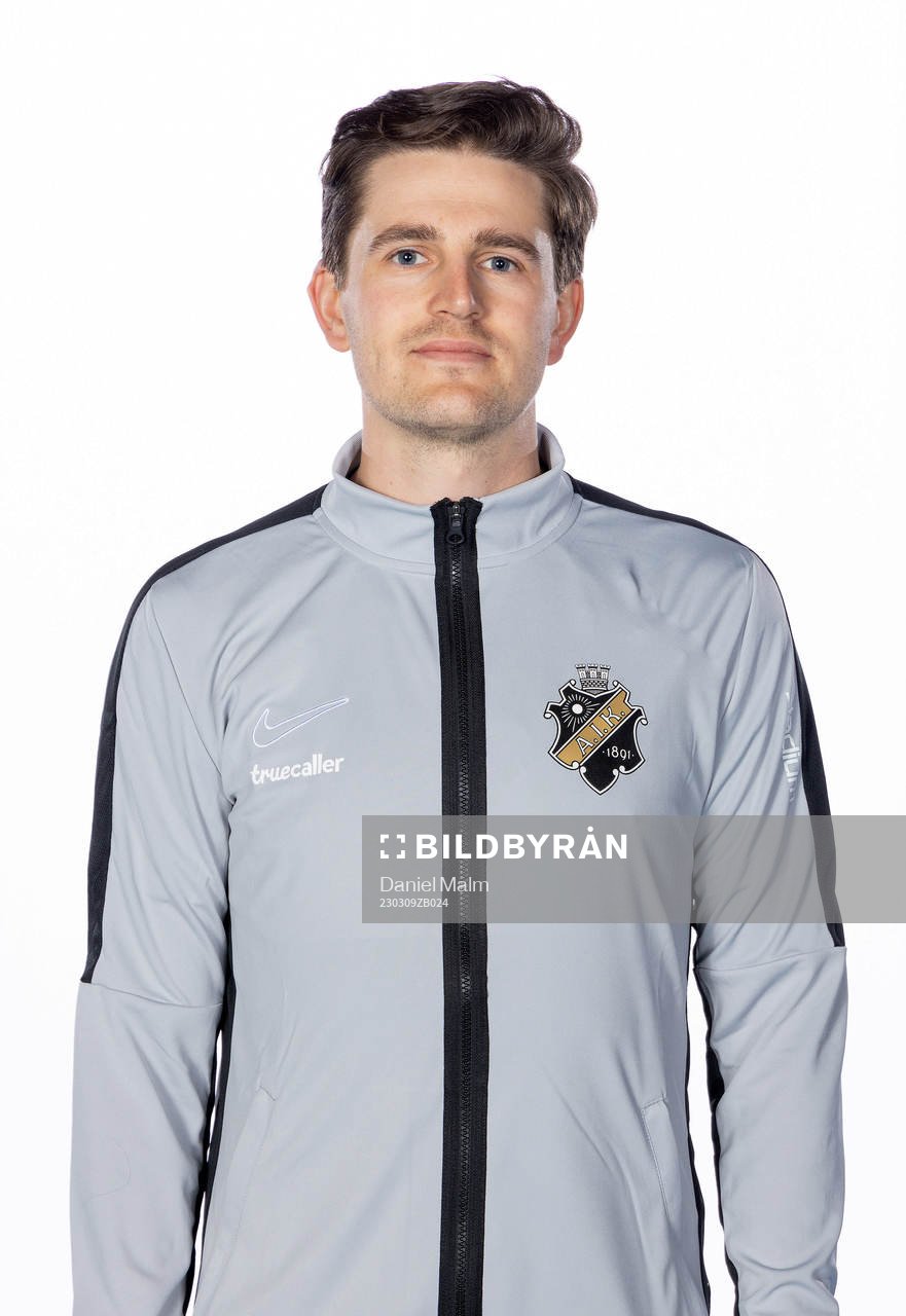 AIK:s Medicinsk koordinator Victor Lyberg poserar för ett porträtt den 9 mars 2023 i Stockholm.