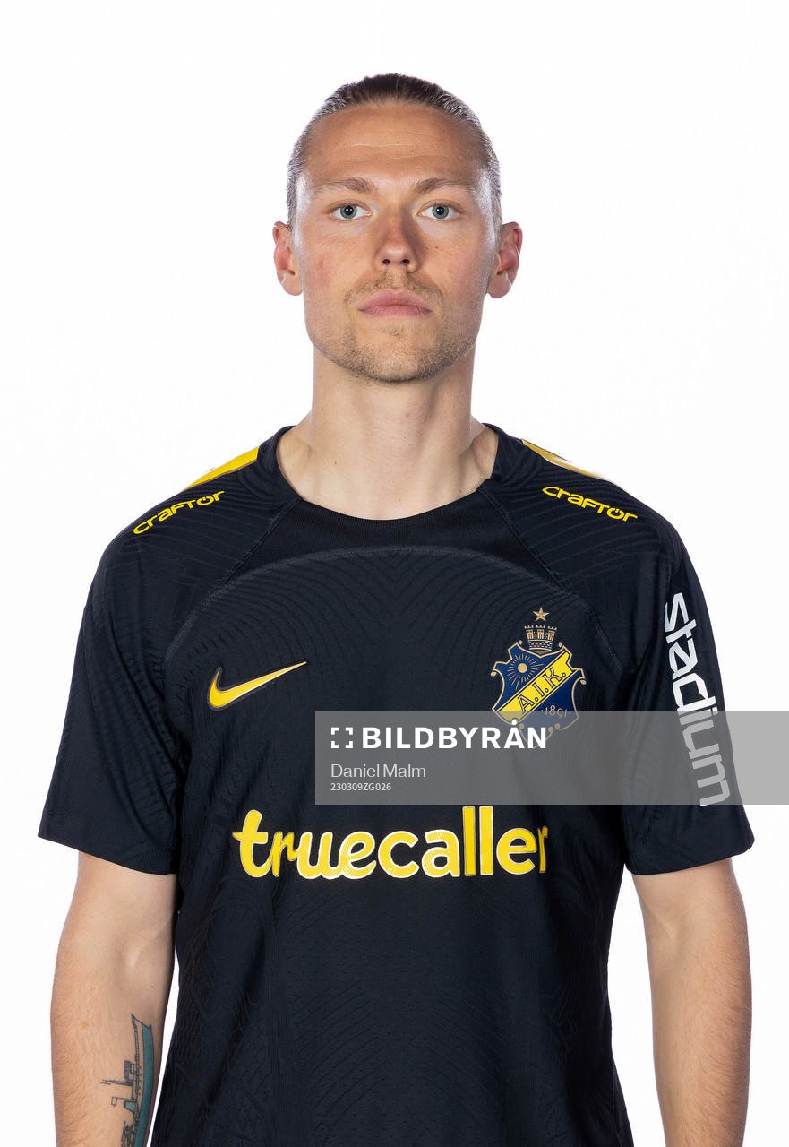 s Viktor Fischer