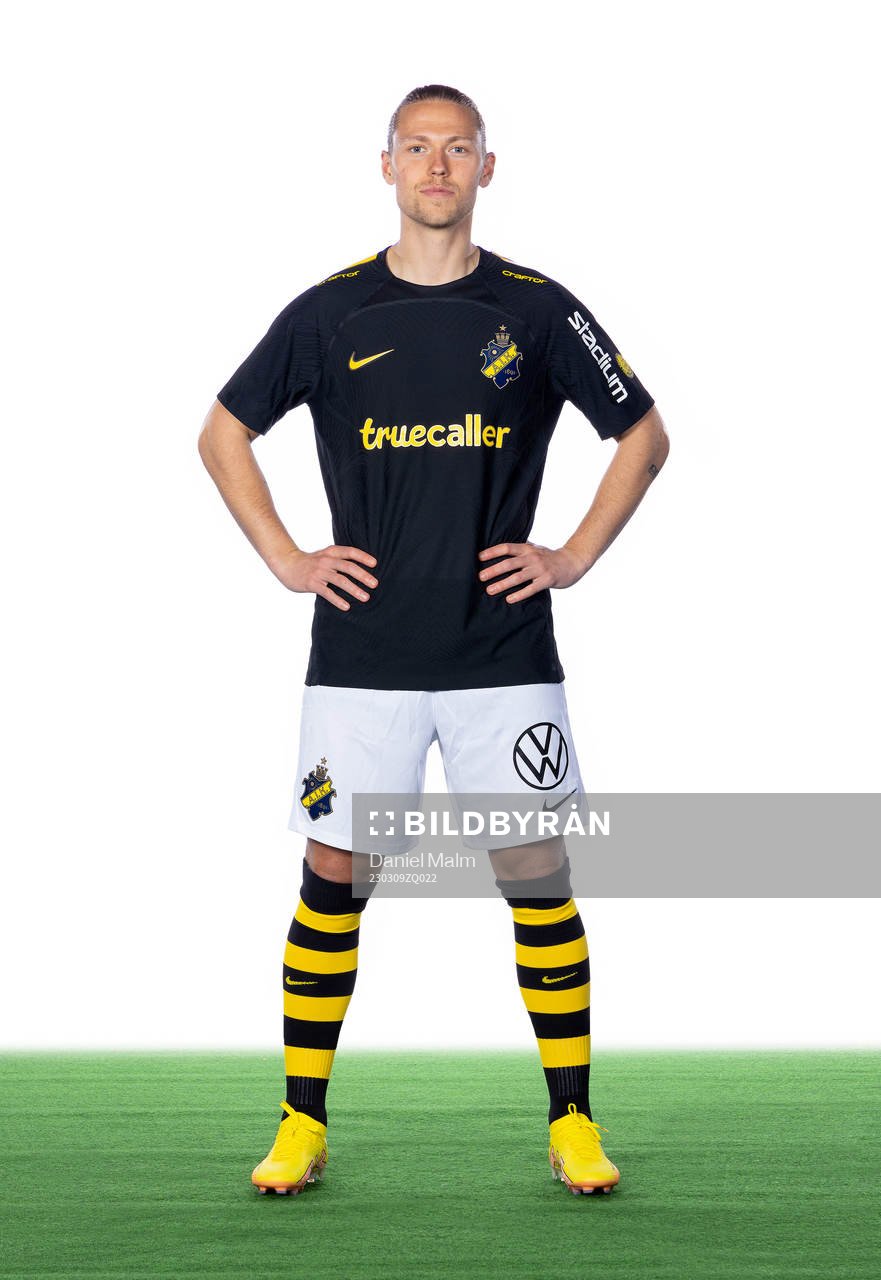 s Viktor Fischer