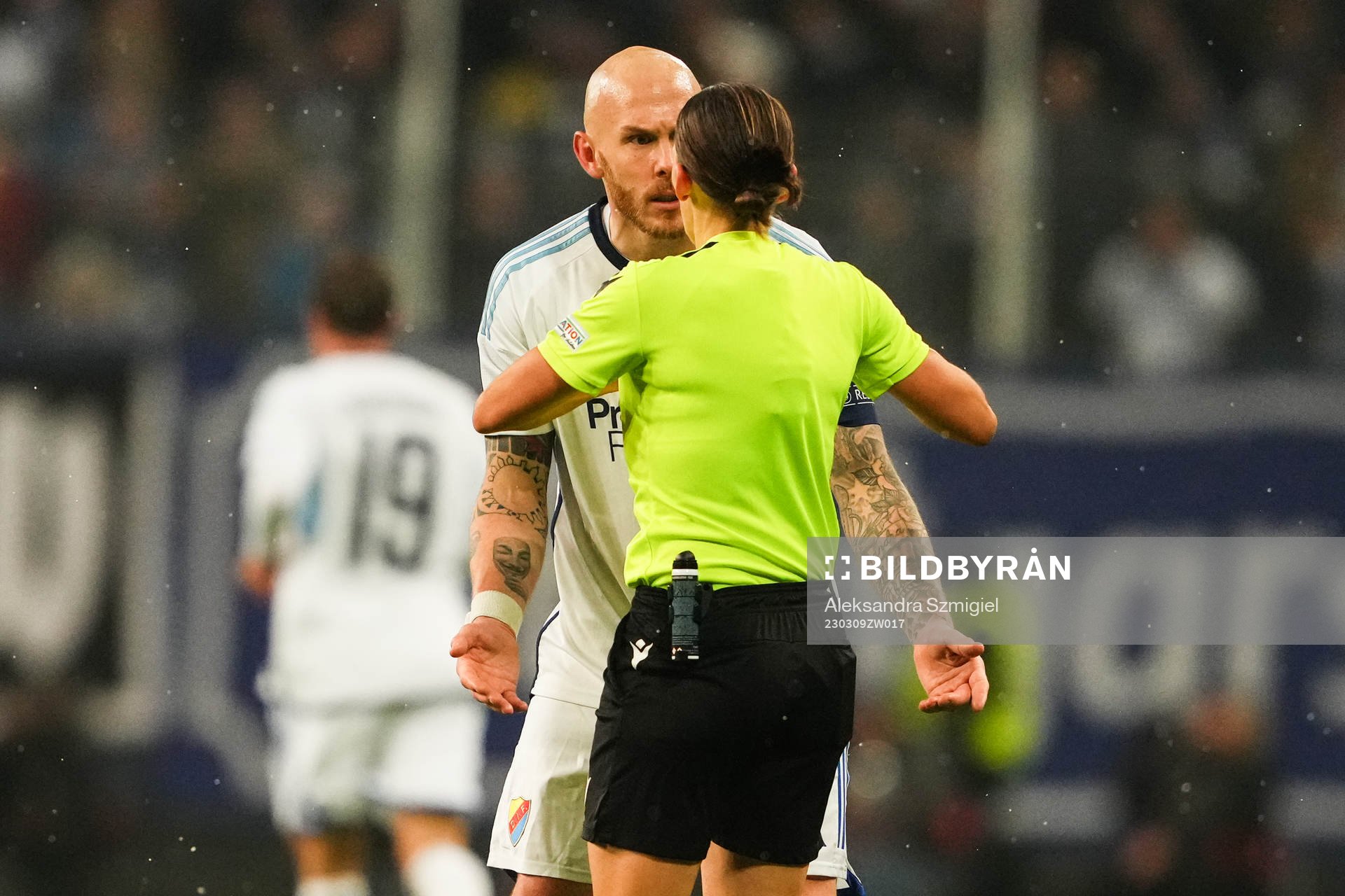 Magnus Eriksson of Djurgården and Referee Stéphanie