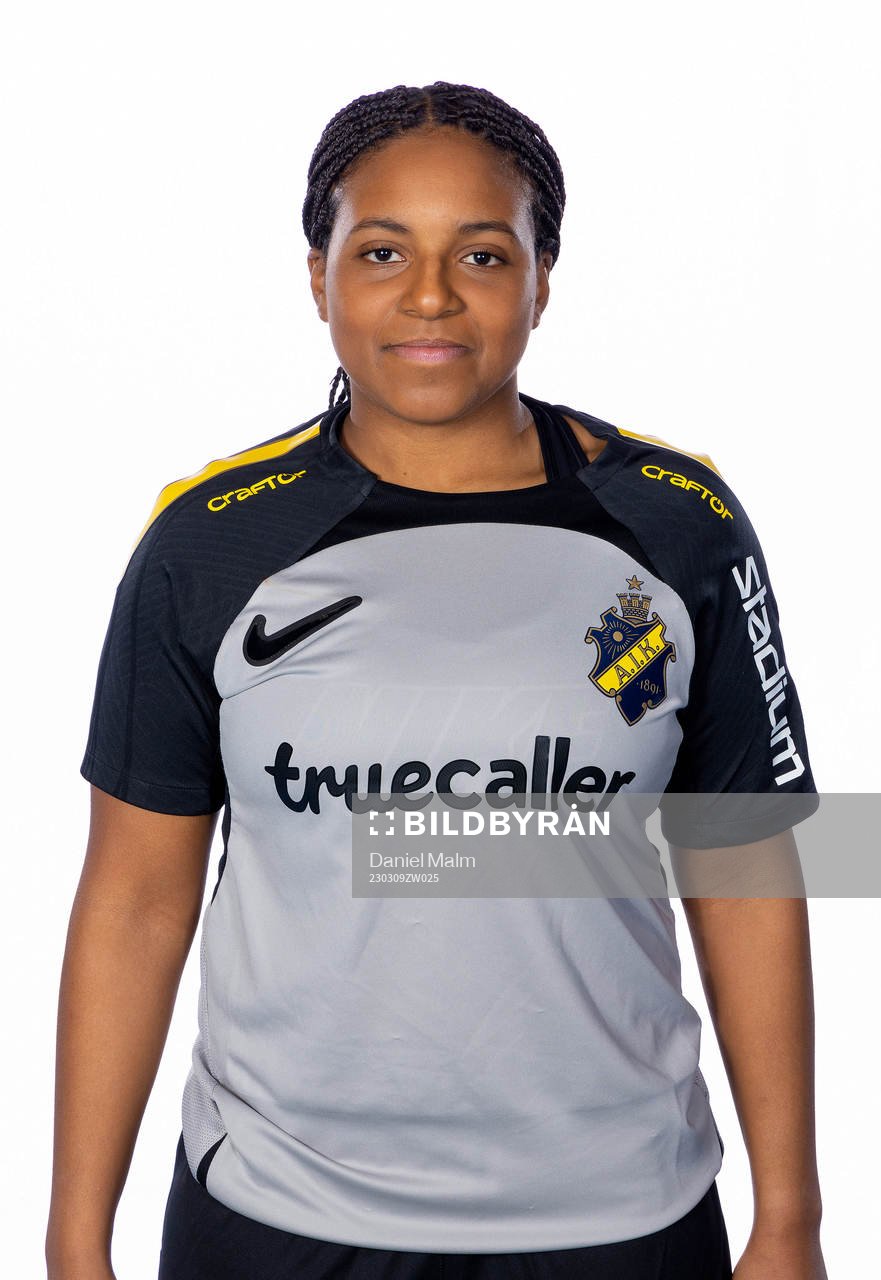 AIK:s Vendela Persbeck poserar för ett porträtt den 9 mars 2023 i Stockholm.