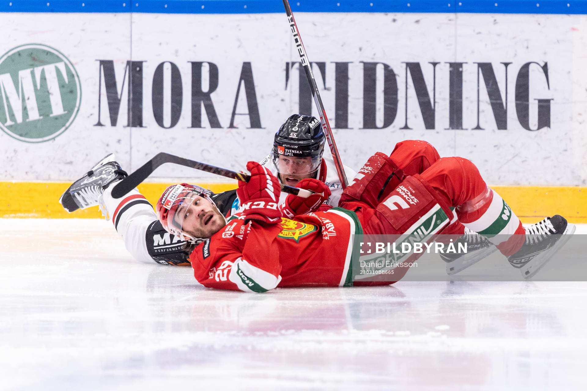 Moras Johan Persson och Vita Hästens Hampus Falk