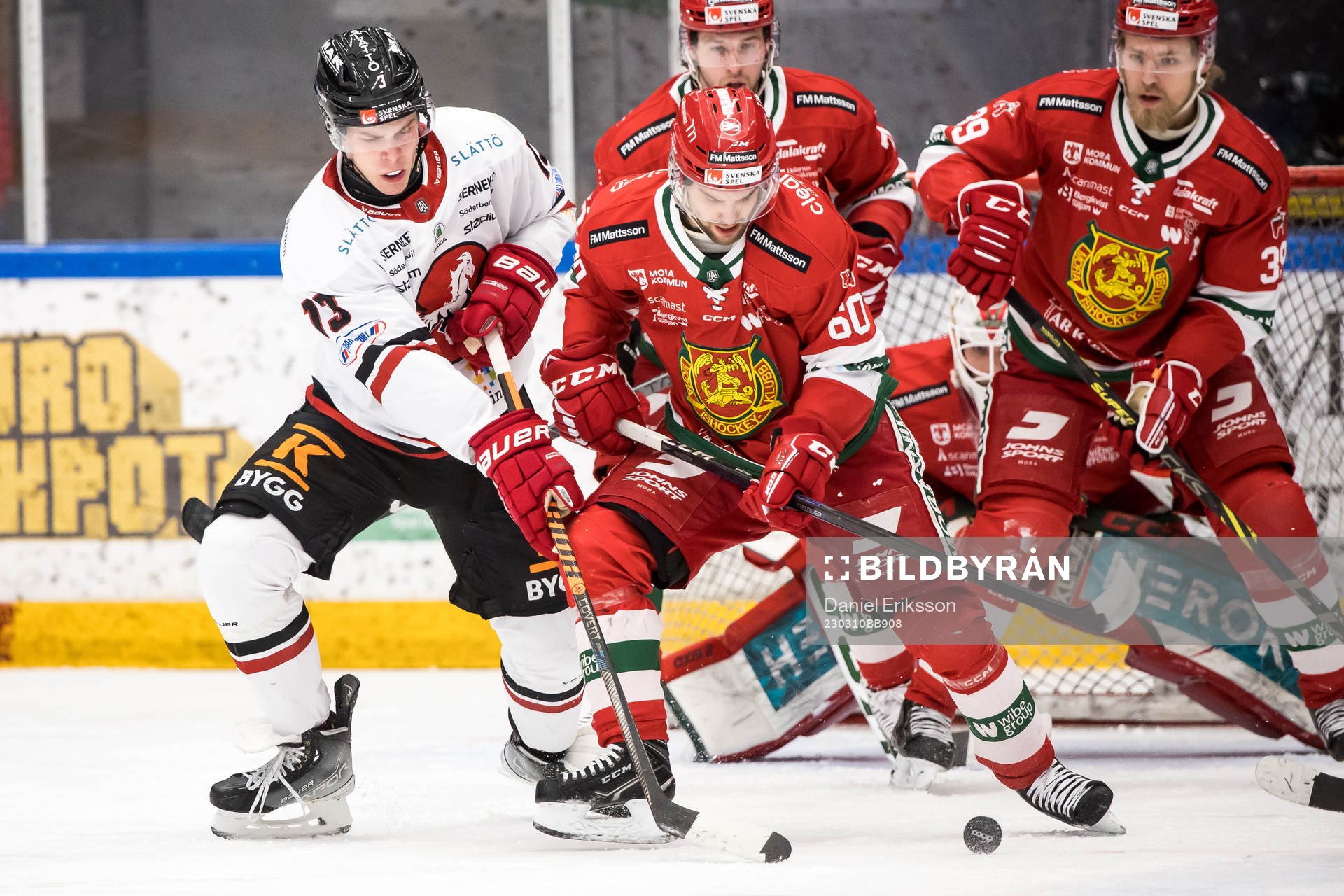 Vita Hästens Filip Wiberg och Moras Kalle Miketinac