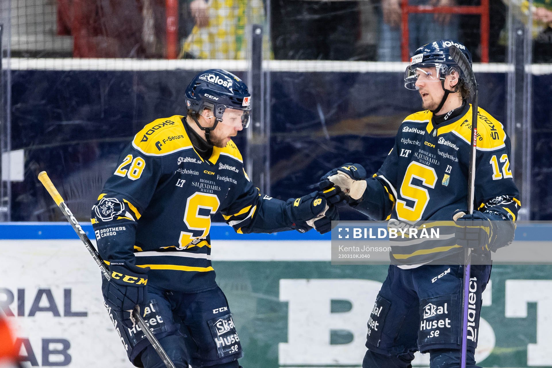 Södertäljes Emil Alba och Viktor Liljegren jublar