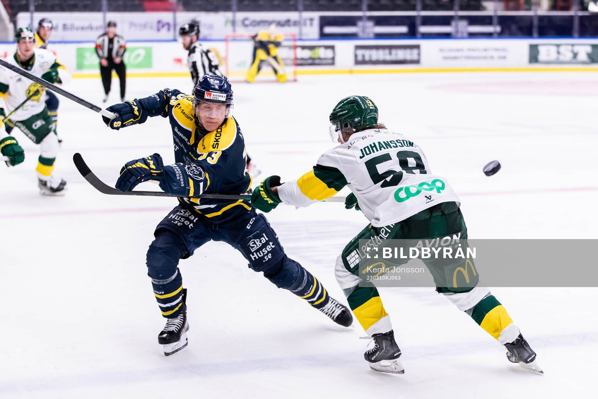 Södertäljes Filiph Engsund och Björklövens Kim Johansson