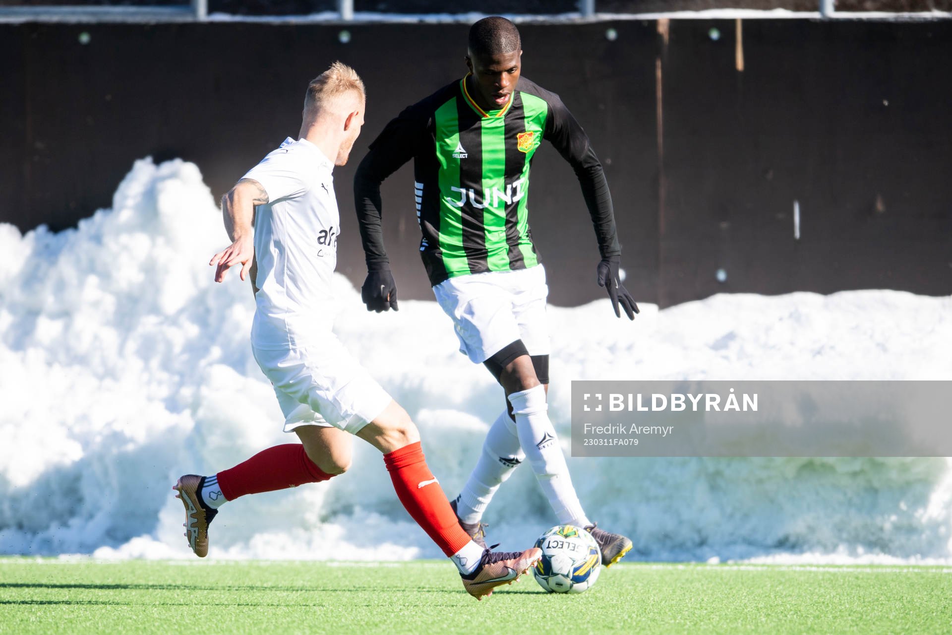 Helsingborgs Casper Widell  och GAIS Chisomnazu Chika Chidi