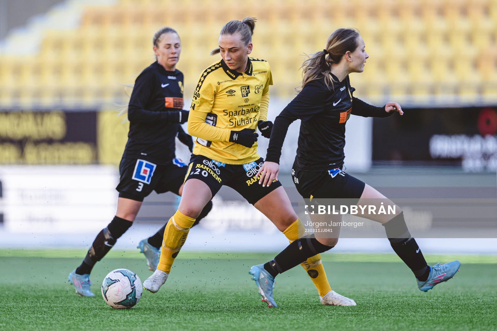 Elfsborgs Stina Jensen och Mariebos Rosanna Högberg