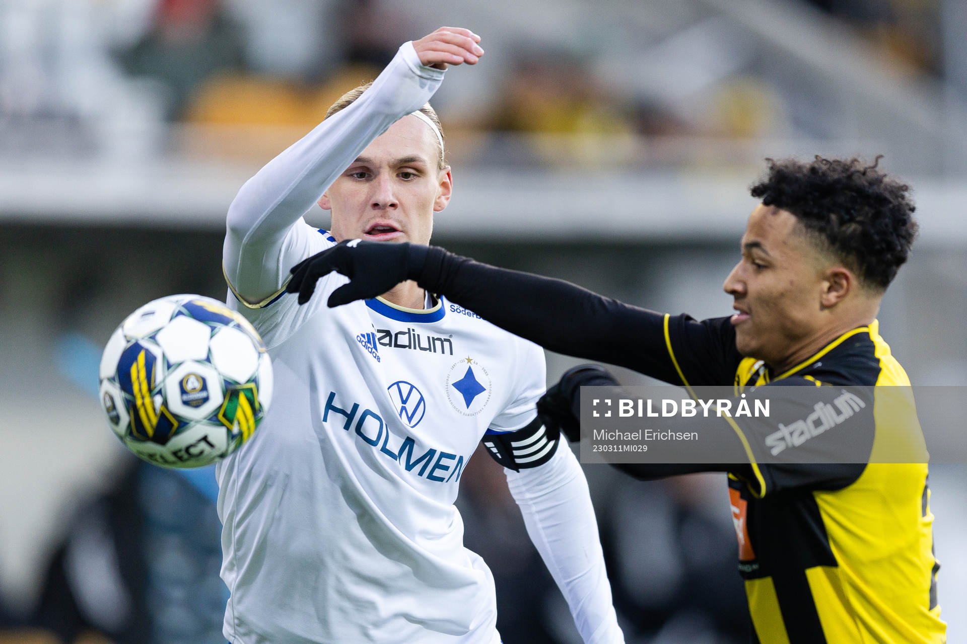 IFK Norrköpings Arnor Sigurdsson och Häckens Momodou