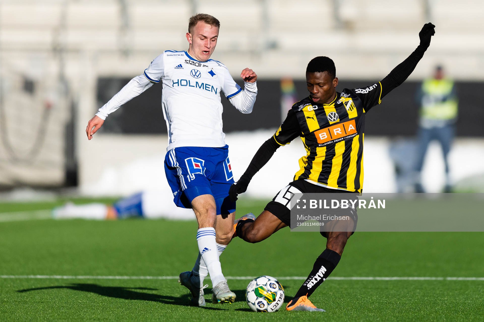 IFK Norrköpings Victor Stange Lind och Häckens Akoua