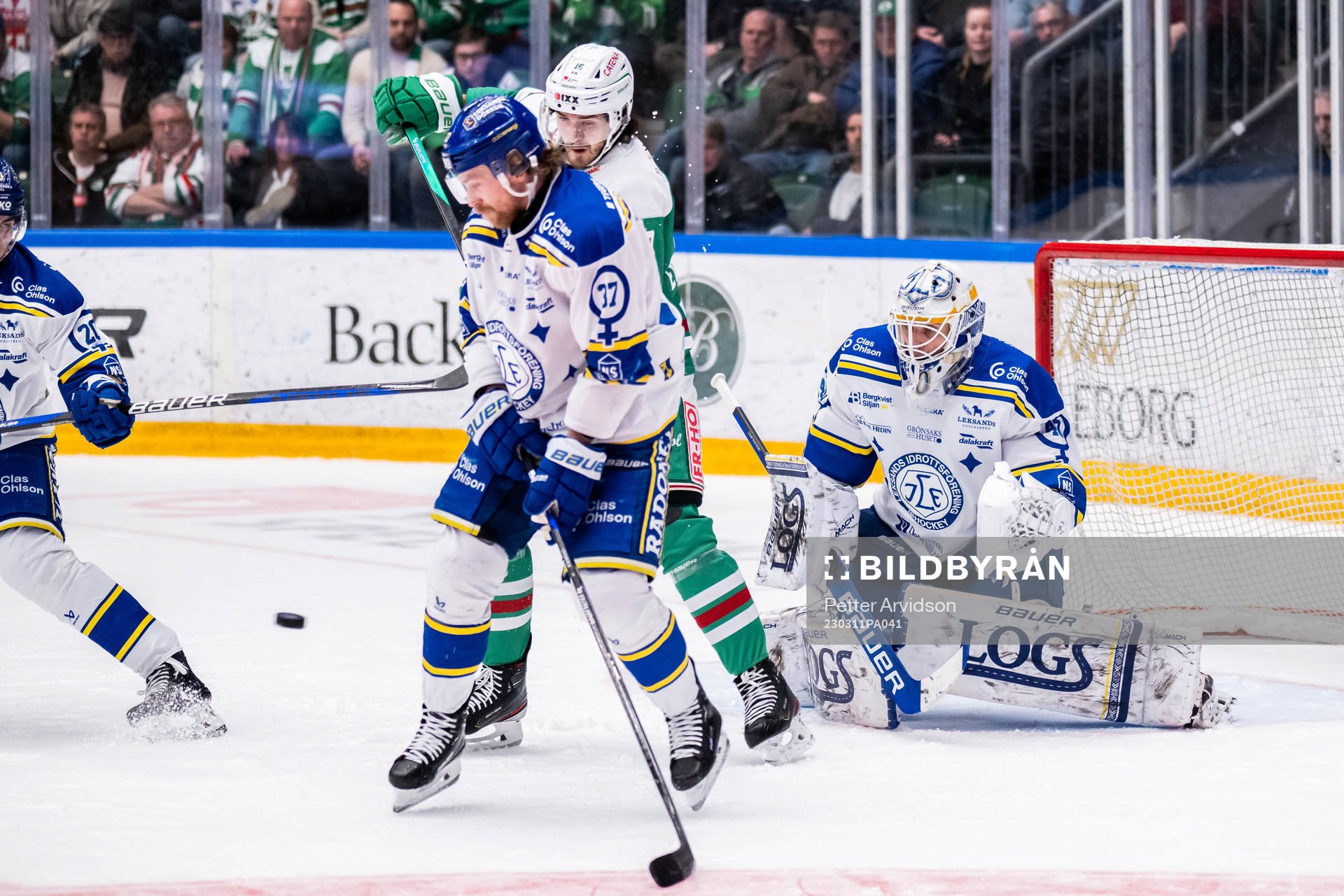 Rögles Dennis Everberg oroar framför Leksands målvakt