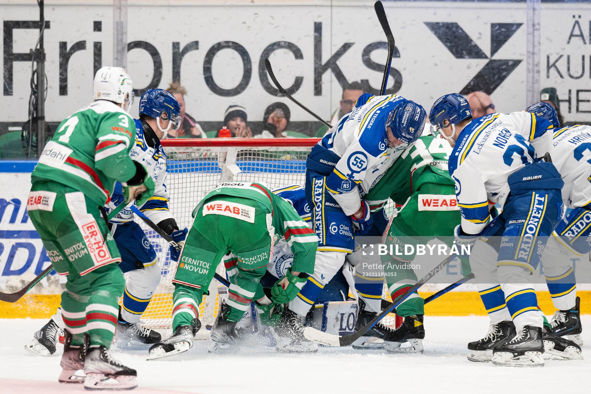 Rögles Marco Kasper med ett bortdömt mål bakom Leksands