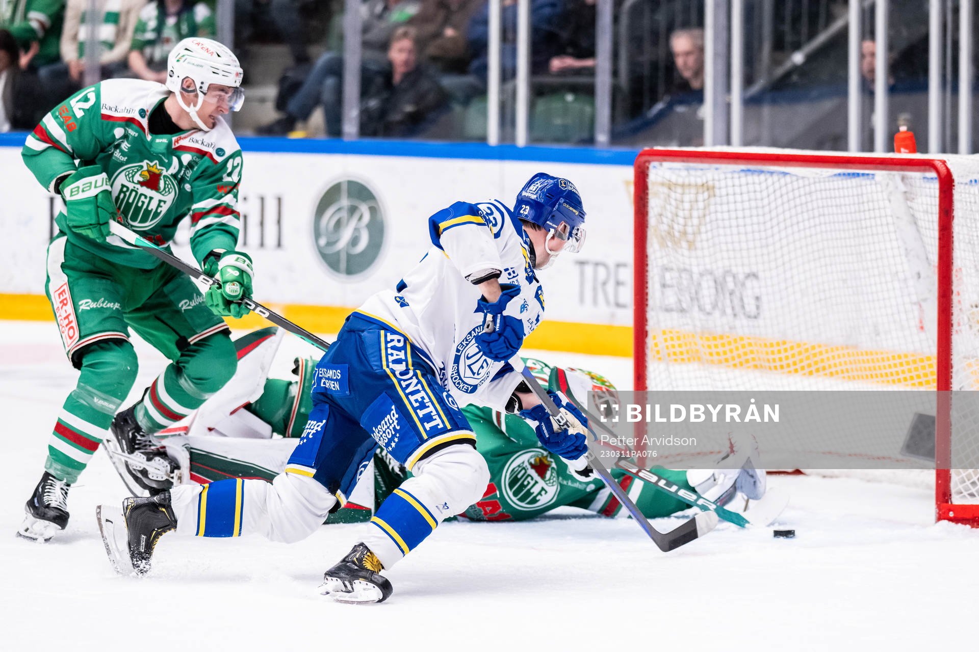Leksands Mikael Ruohomaa oroar mot Rögles Brady Ferguson