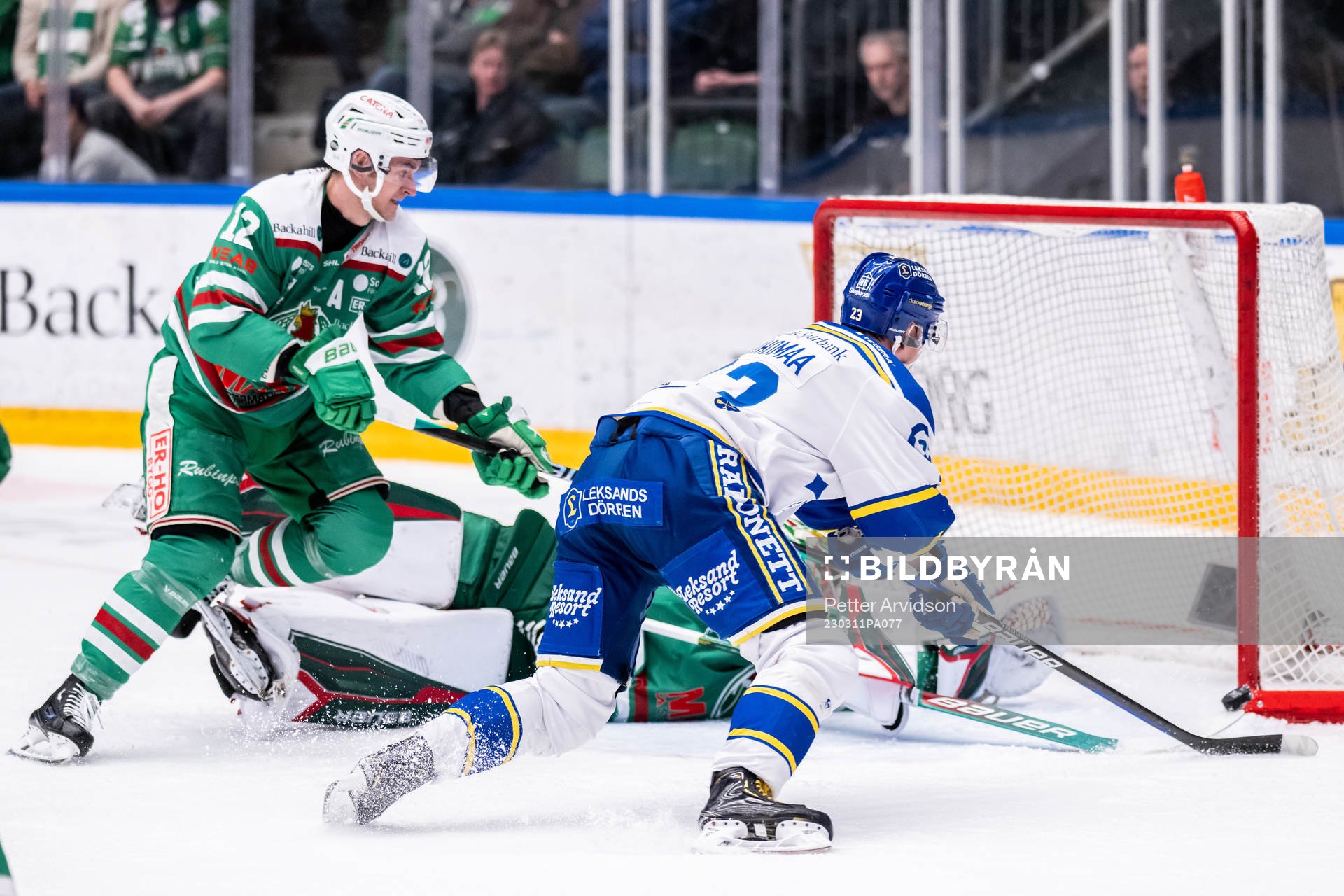 Leksands Mikael Ruohomaa oroar mot Rögles Brady Ferguson