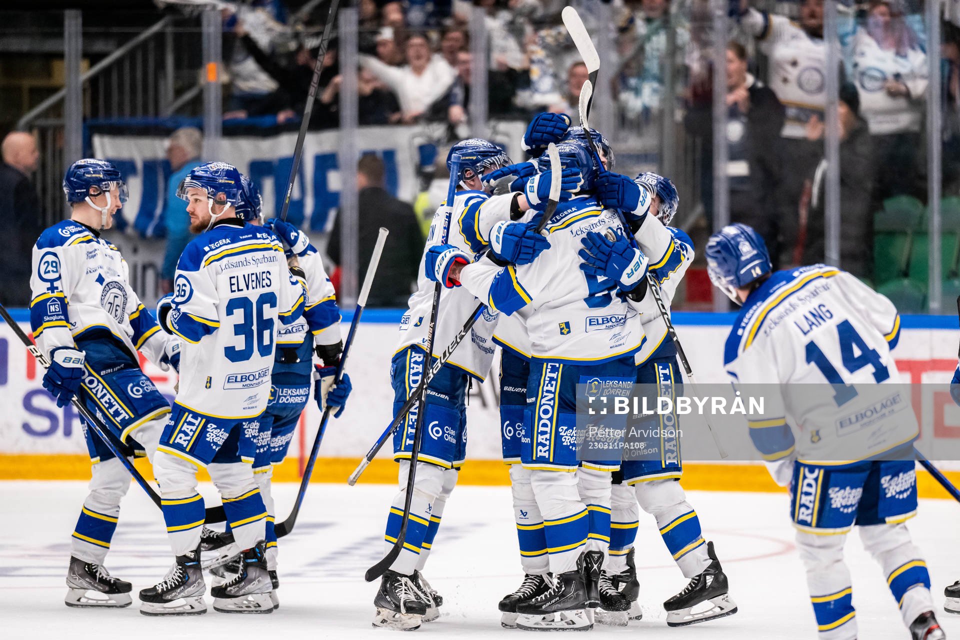 Leksands Lian Bichsel jublar med lagkamrater