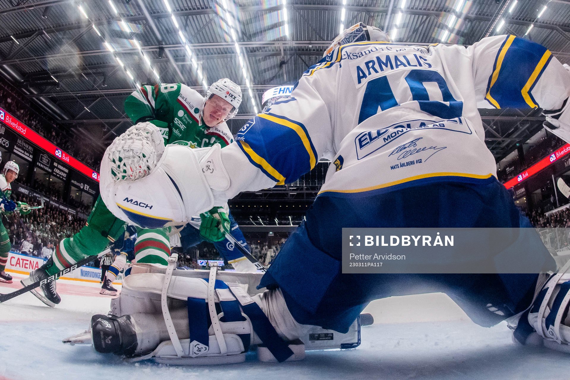 Rögles Anton Bengtsson oroar mot Leksands målvakt Mantas