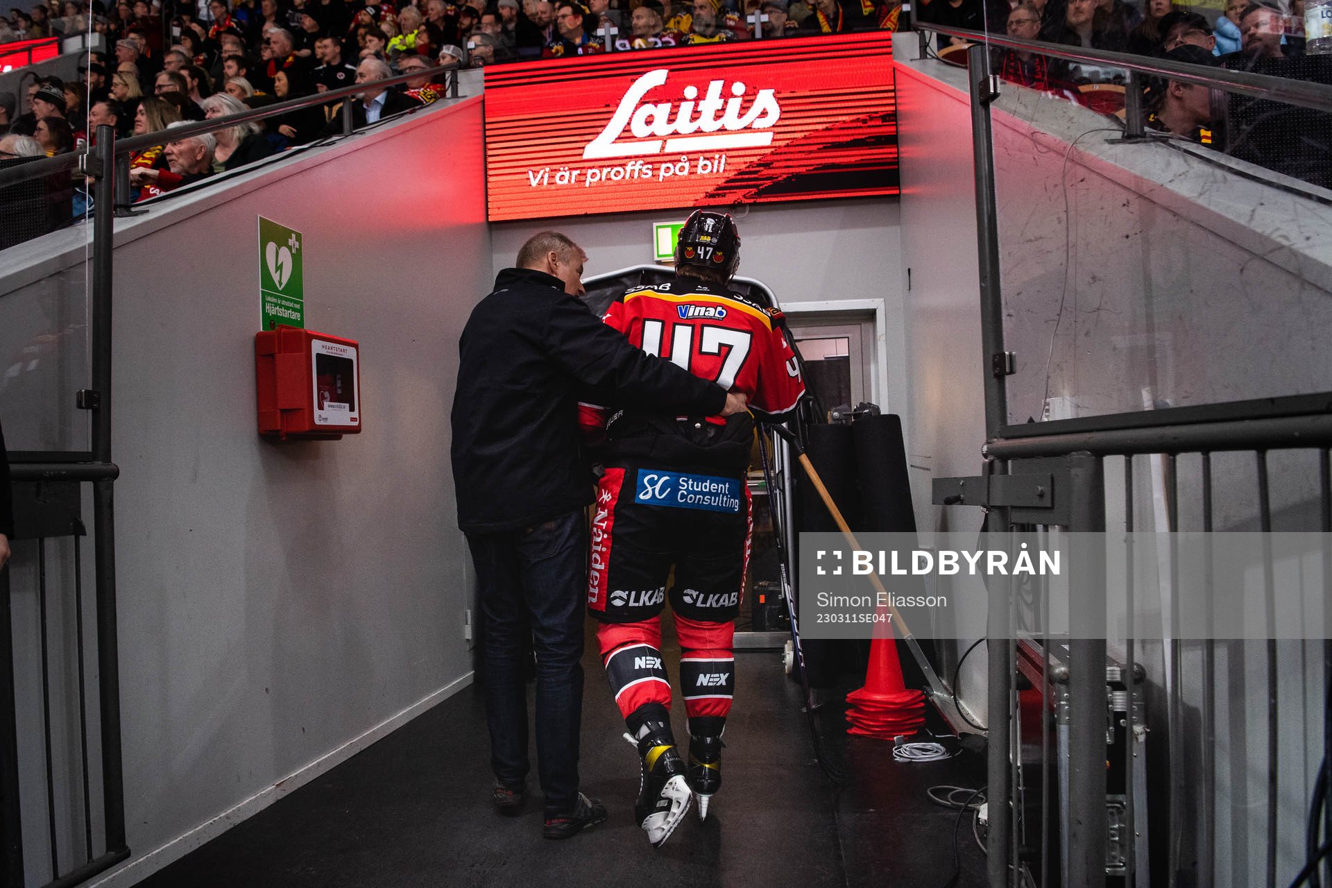 Luleås Leo Komarov kliver av skadad