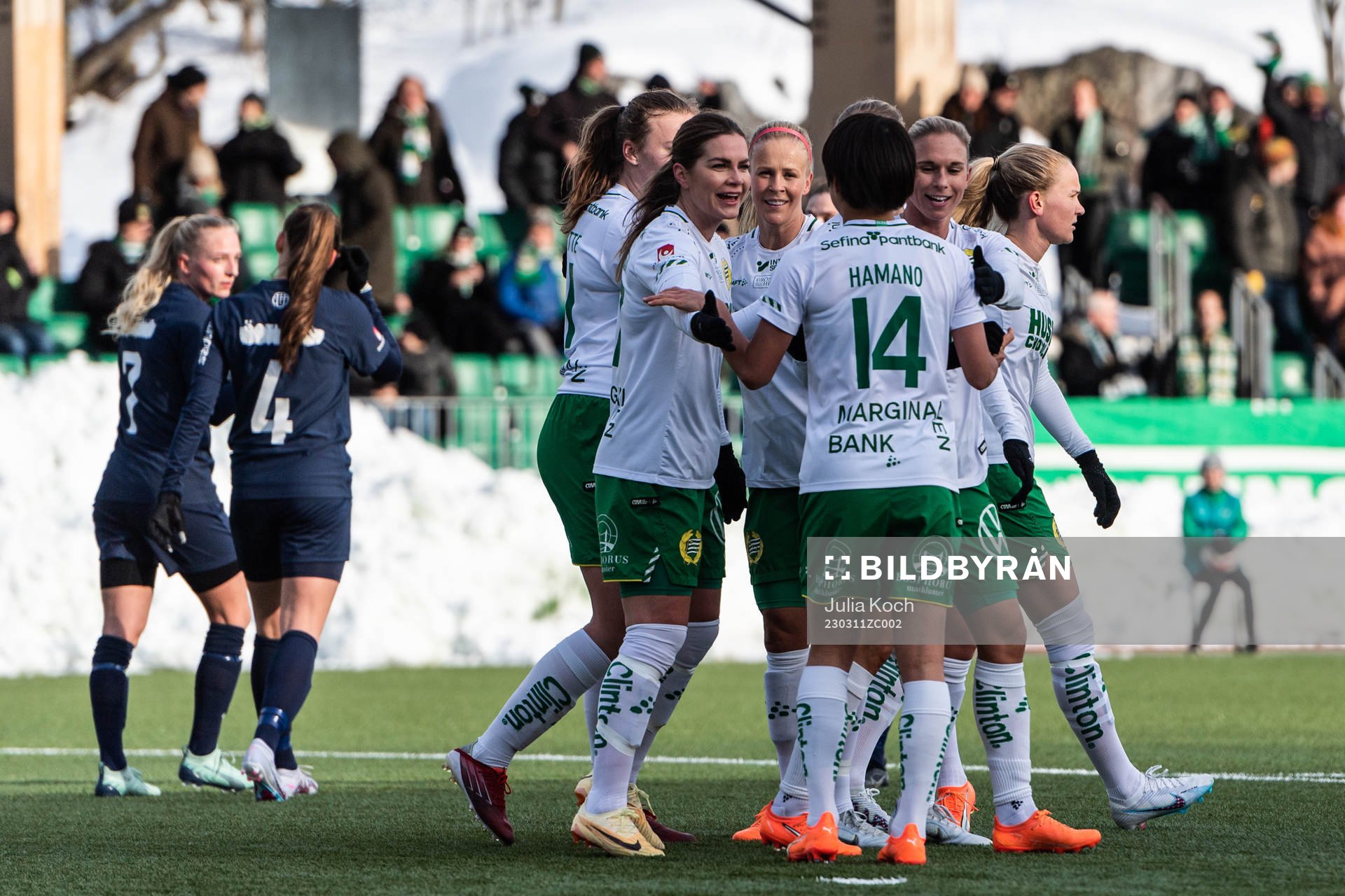 Hammarbys Adelina Engman och Maika Hamano jublar