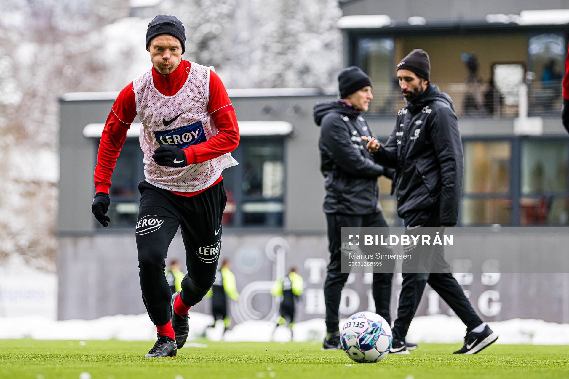 Sivert Heltne Nilsen of Brann warms up