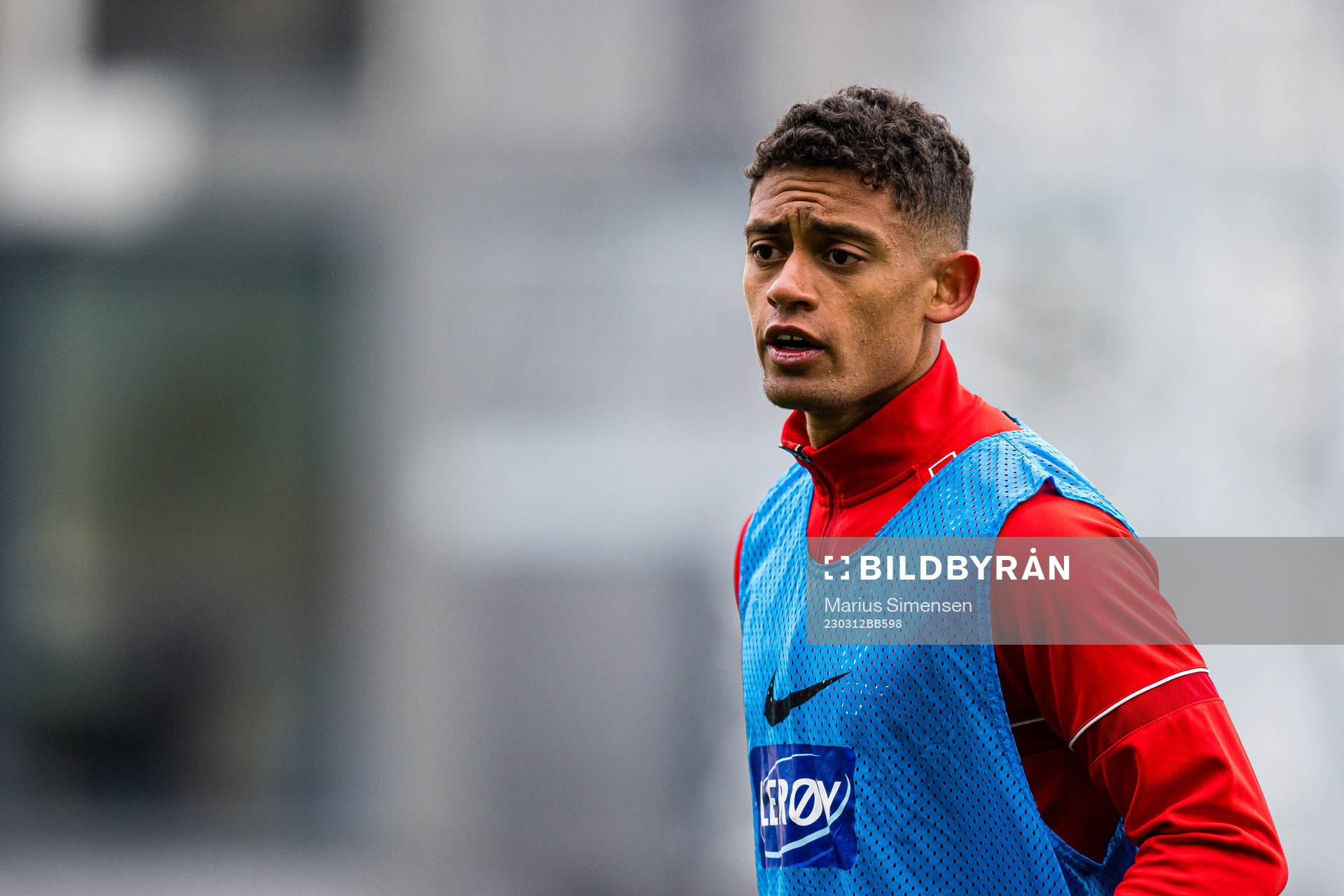 Japhet Sery Larsen of Brann warms up