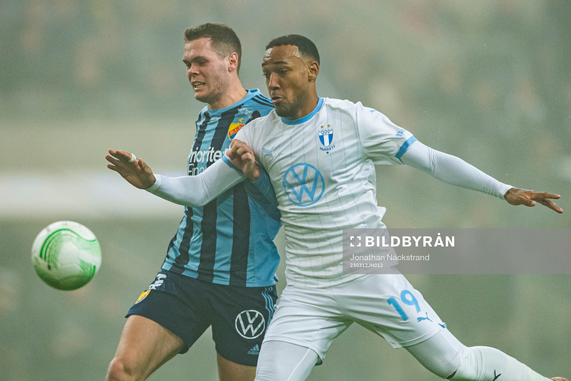 Malmö FFs Derek Cornelius och Djurgårdens Jacob Bergström