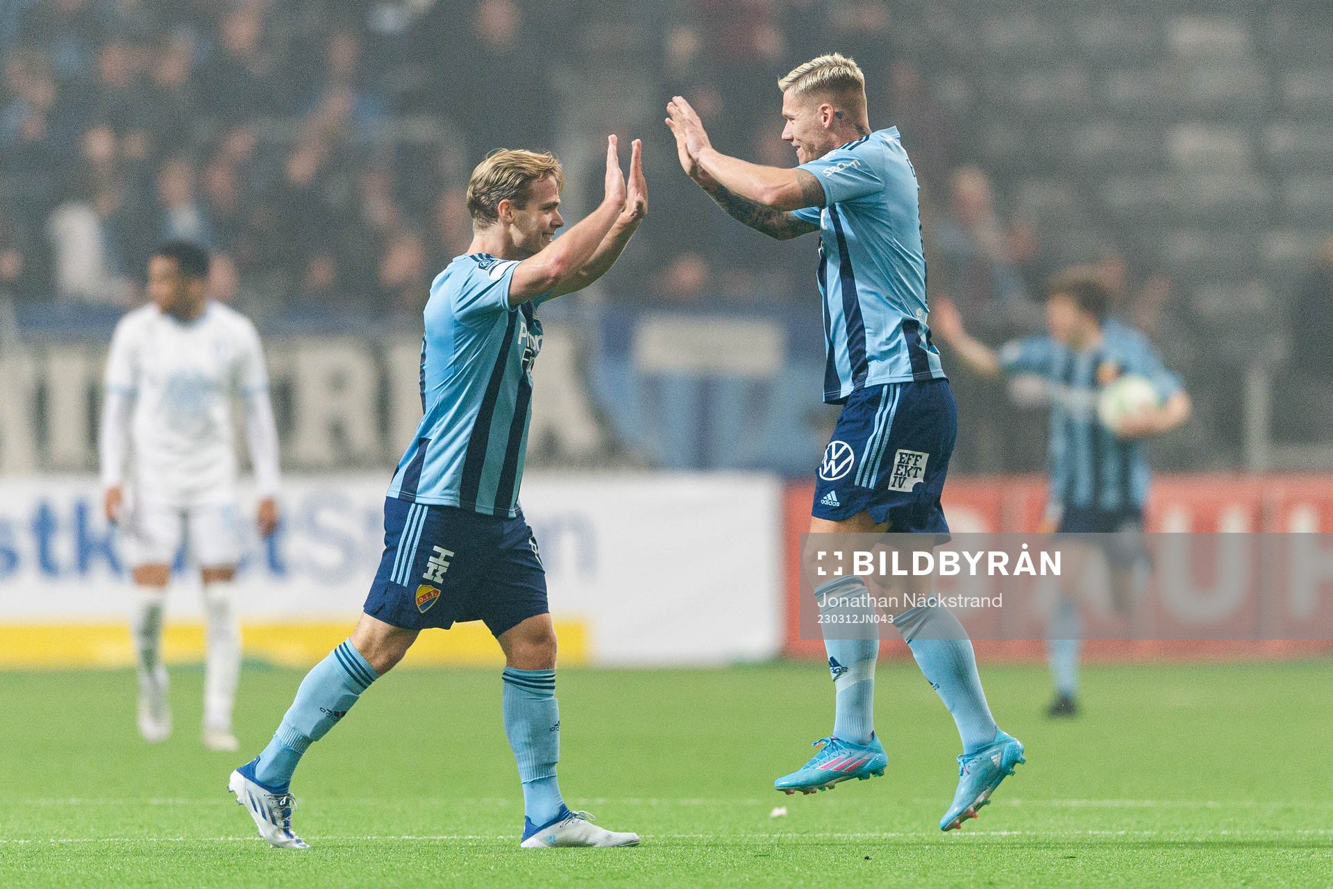 Djurgårdens Hampus Finndell och Victor Edvardsen jublar