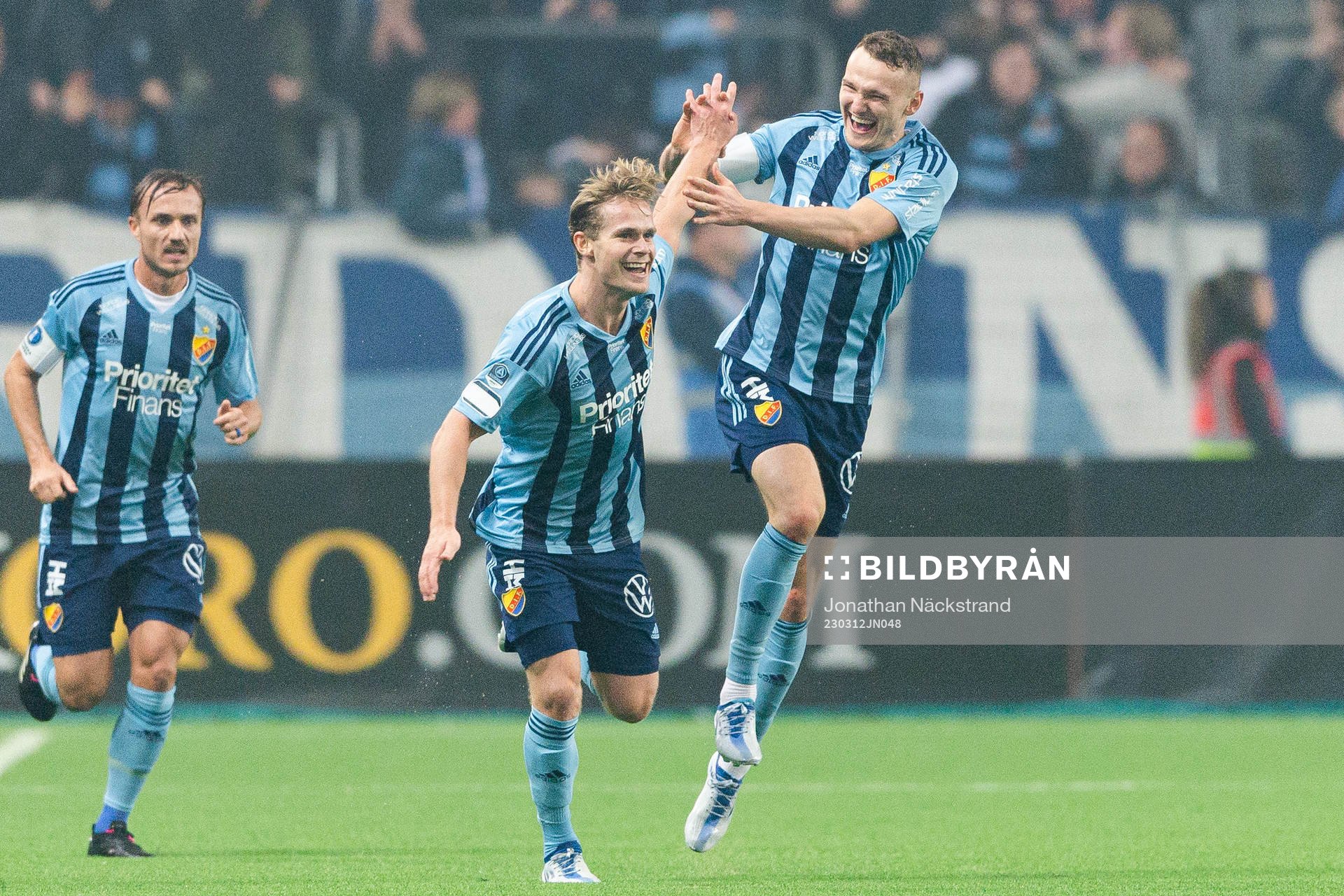 Djurgårdens Hampus Finndell och Piotr Johansson  jublar