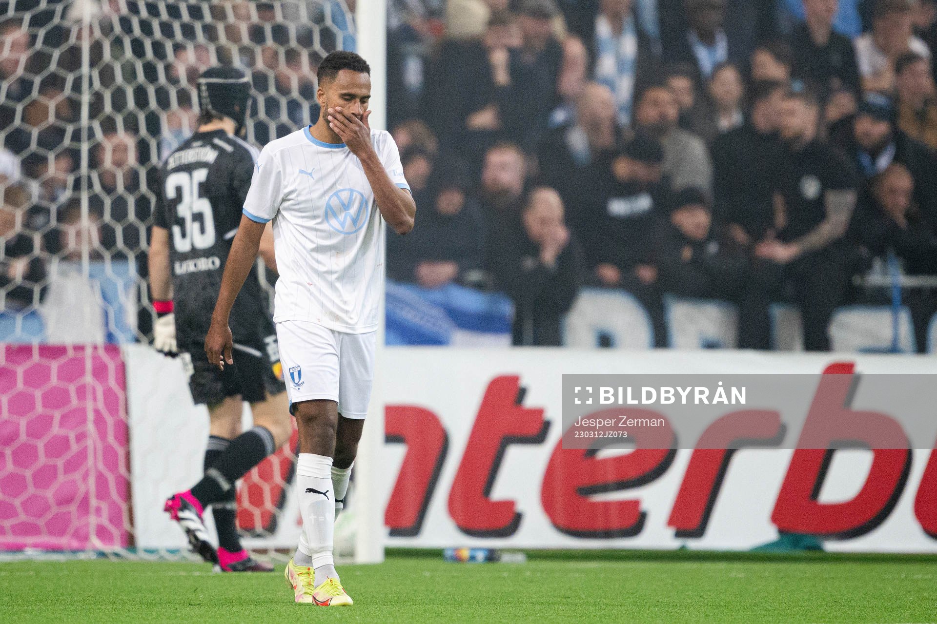 Malmö FFs Isaac Kiese Thelin deppar