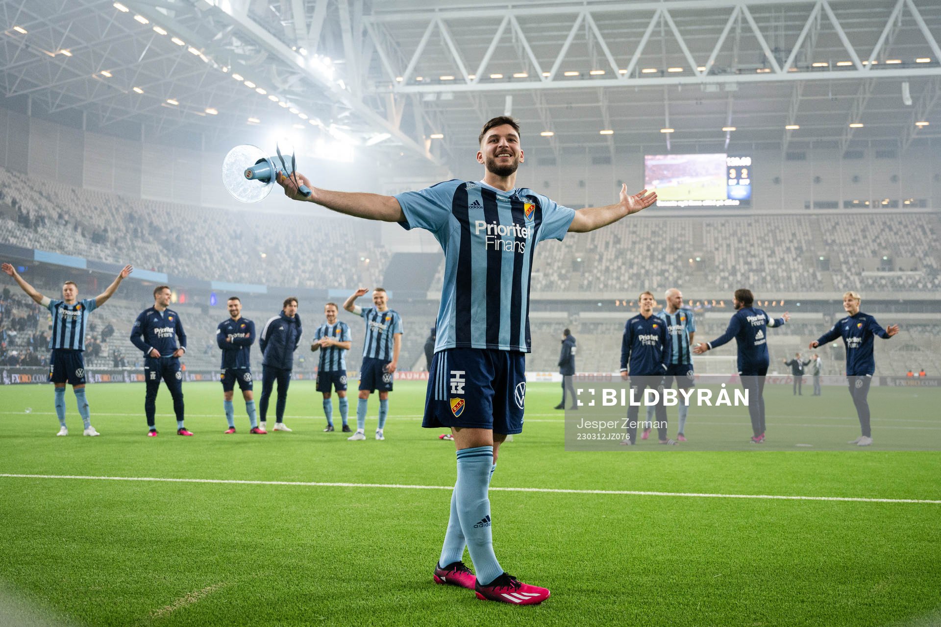 Djurgårdens Besard Sabovic jublar