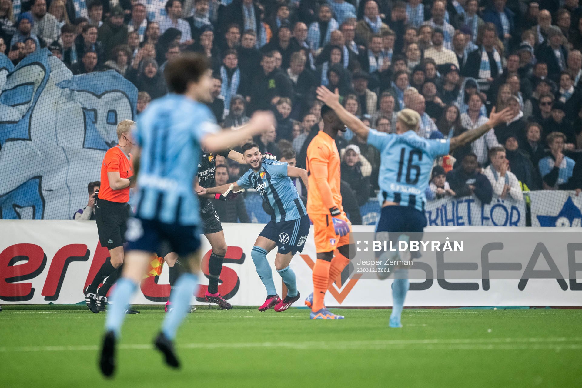 Djurgårdens Besard Sabovic jublar