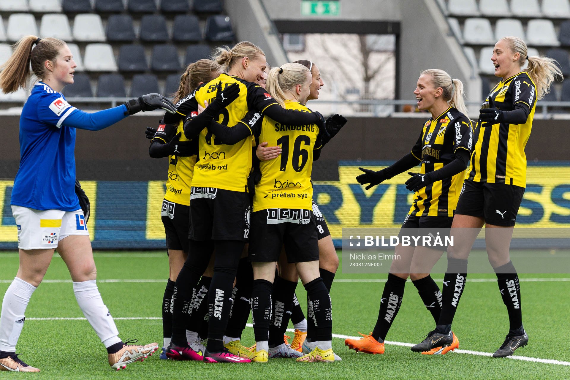 Häckens spelare jublar