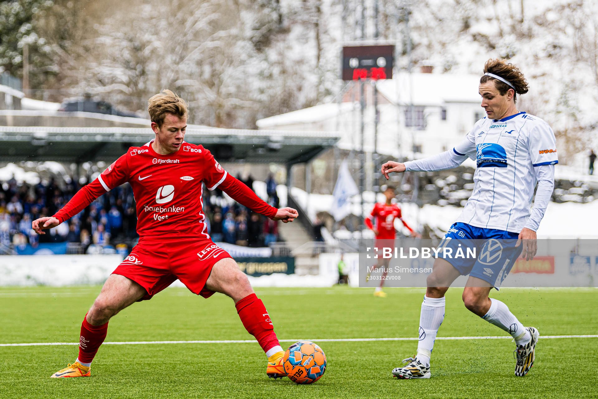 Aune Heggebø of Brann and Julius Eskesen of Haugesund