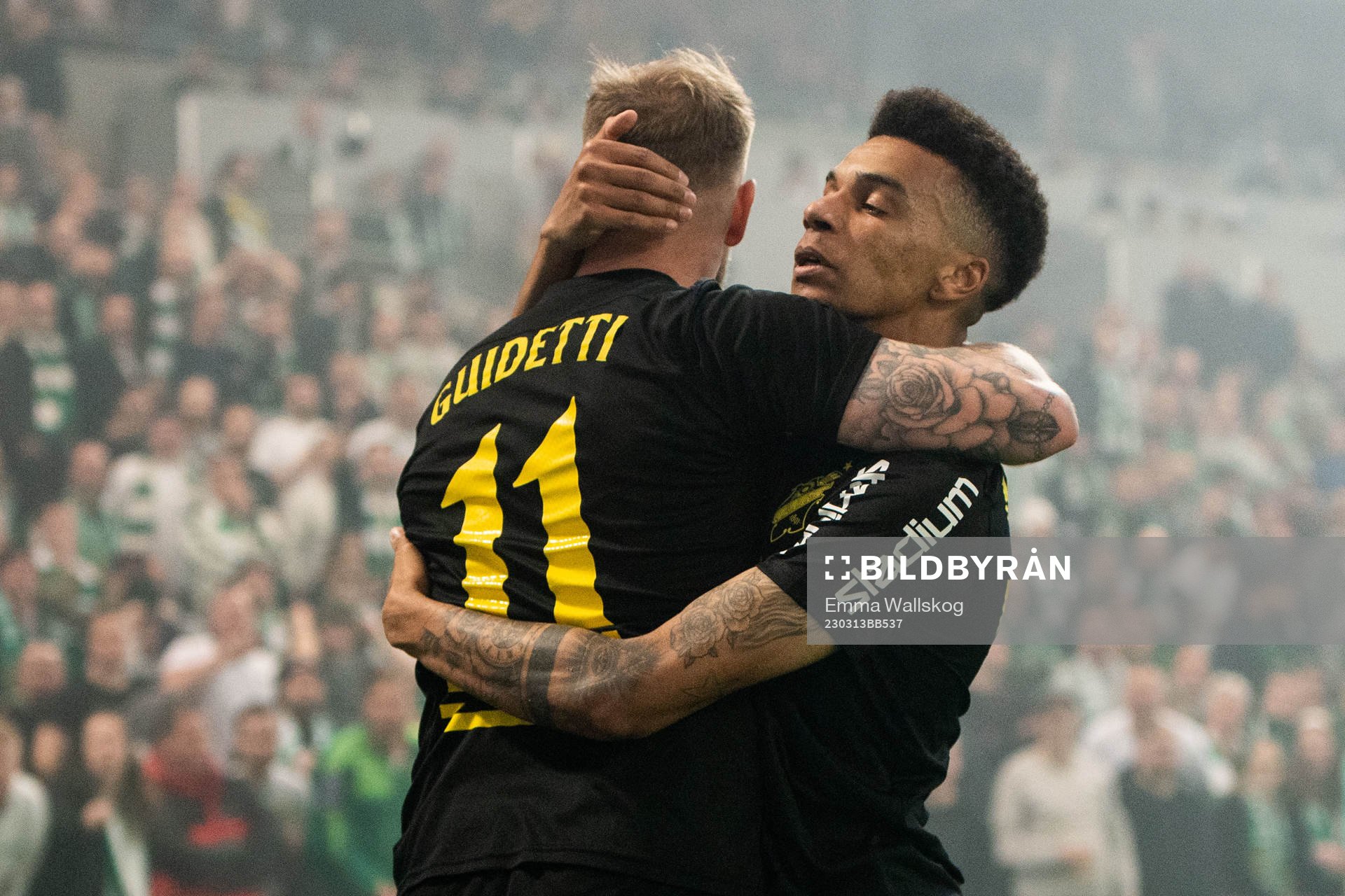 AIKs John Guidetti och Rui Modesto jublar