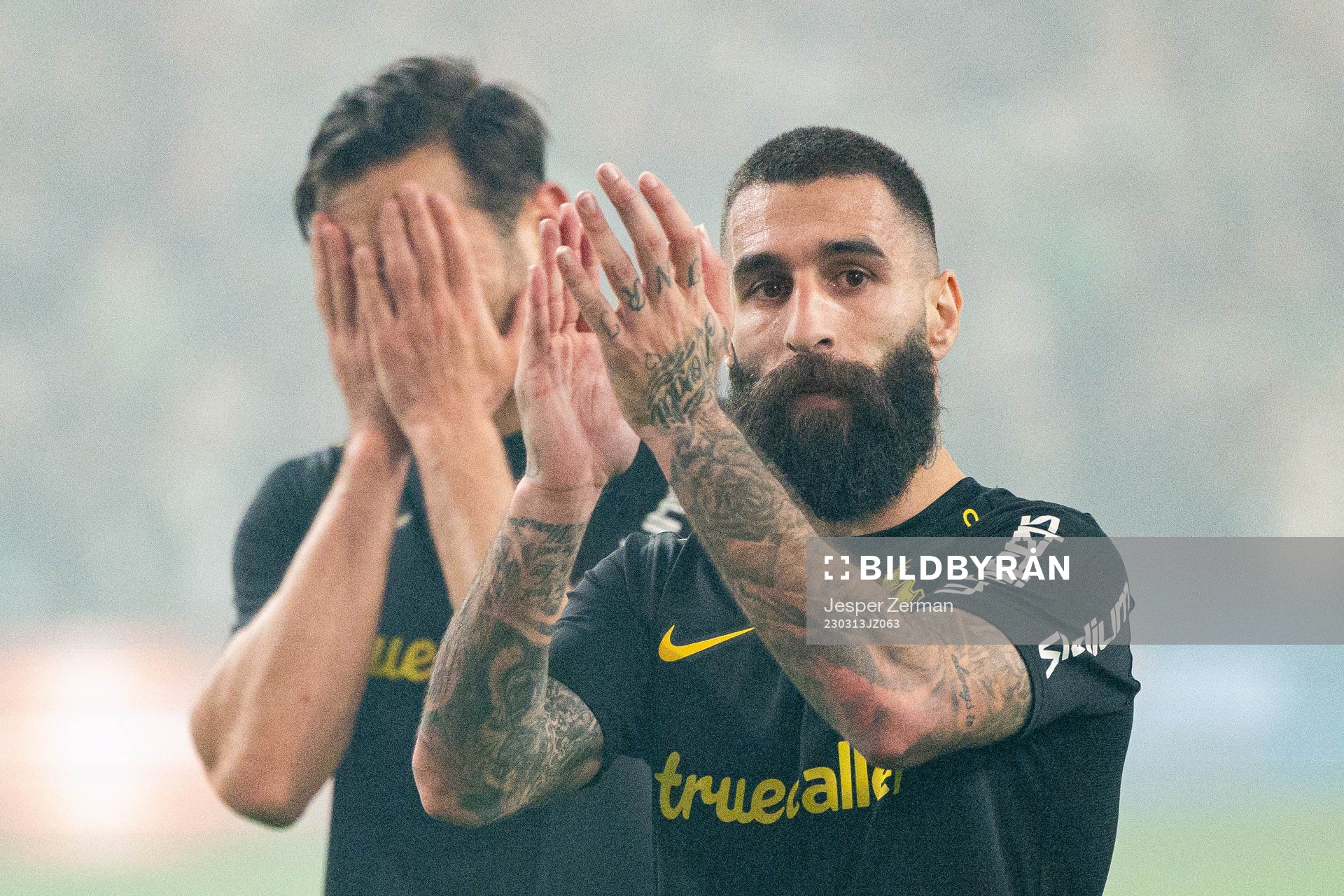 AIKs Sotirios Papagiannopoulos och Jimmy Durmaz  deppar