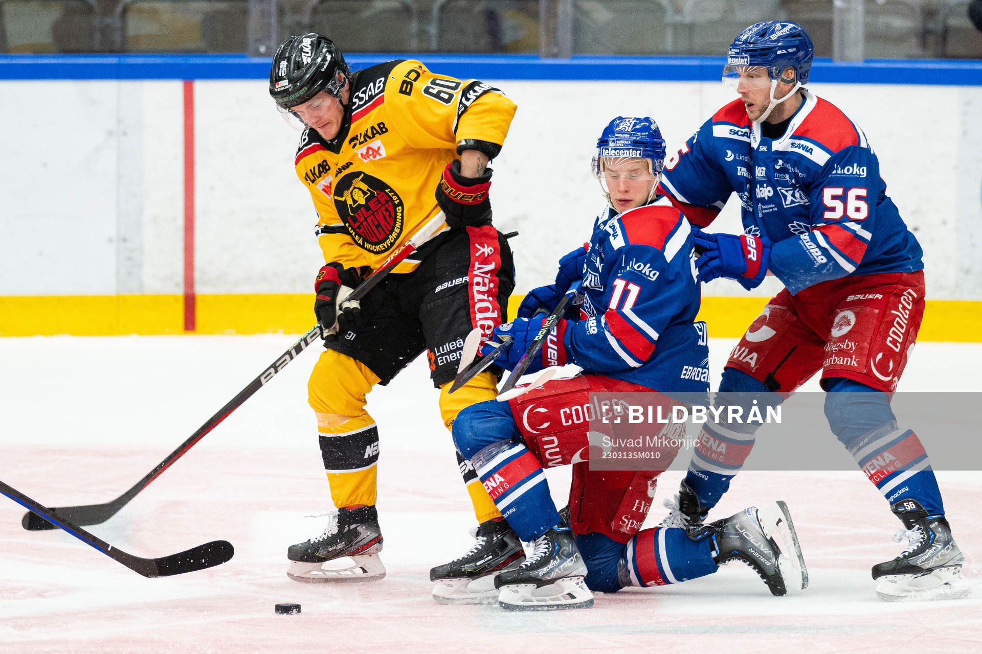 Luleås Julius Honka i en kamp mot Oskarshamns Antti