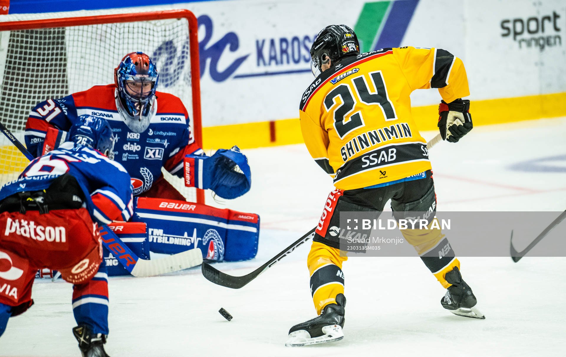 Oskarshamns målvakt Tim Juel mot Luleås Brendan Shinnimin