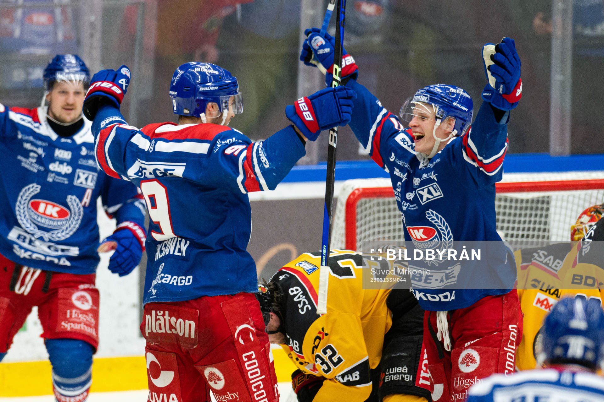 Oskarshamns Ahti Oksanen och Antti Suomela jublar