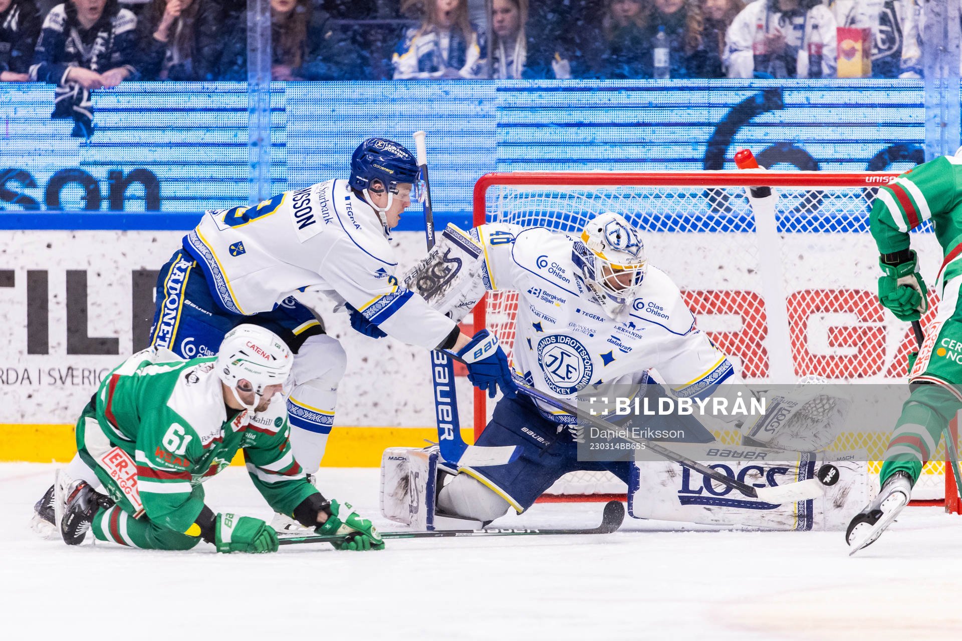 Rögles Ludvig Larsson oroar mot Leksands Anton Johansson