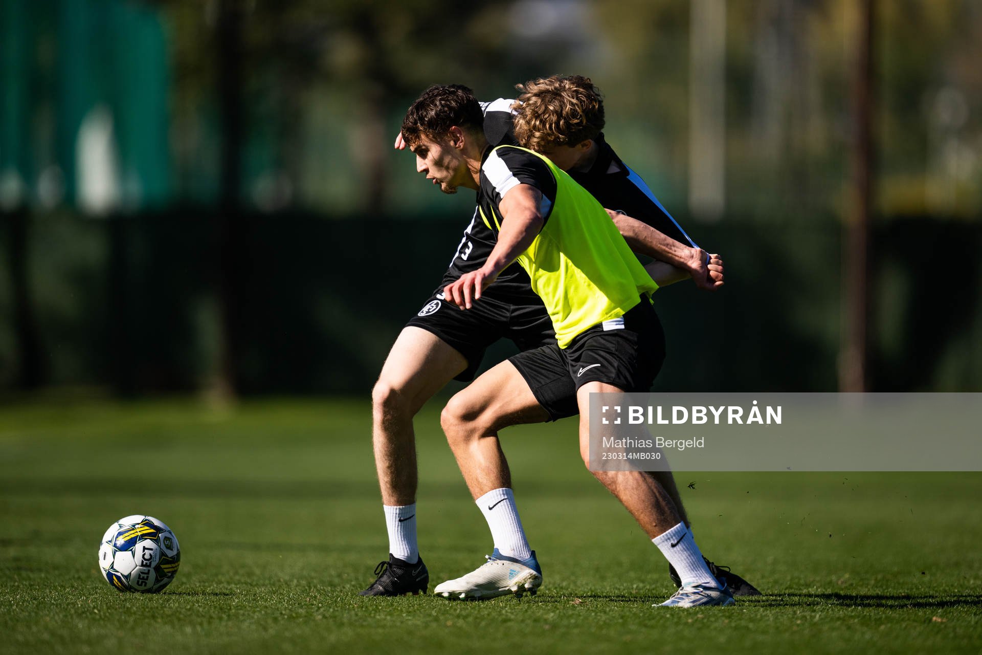 Jacob Perleman och Camil Jebara under en fotbollsträning med Landskrona den 14 mars 2023 i Marbella. 