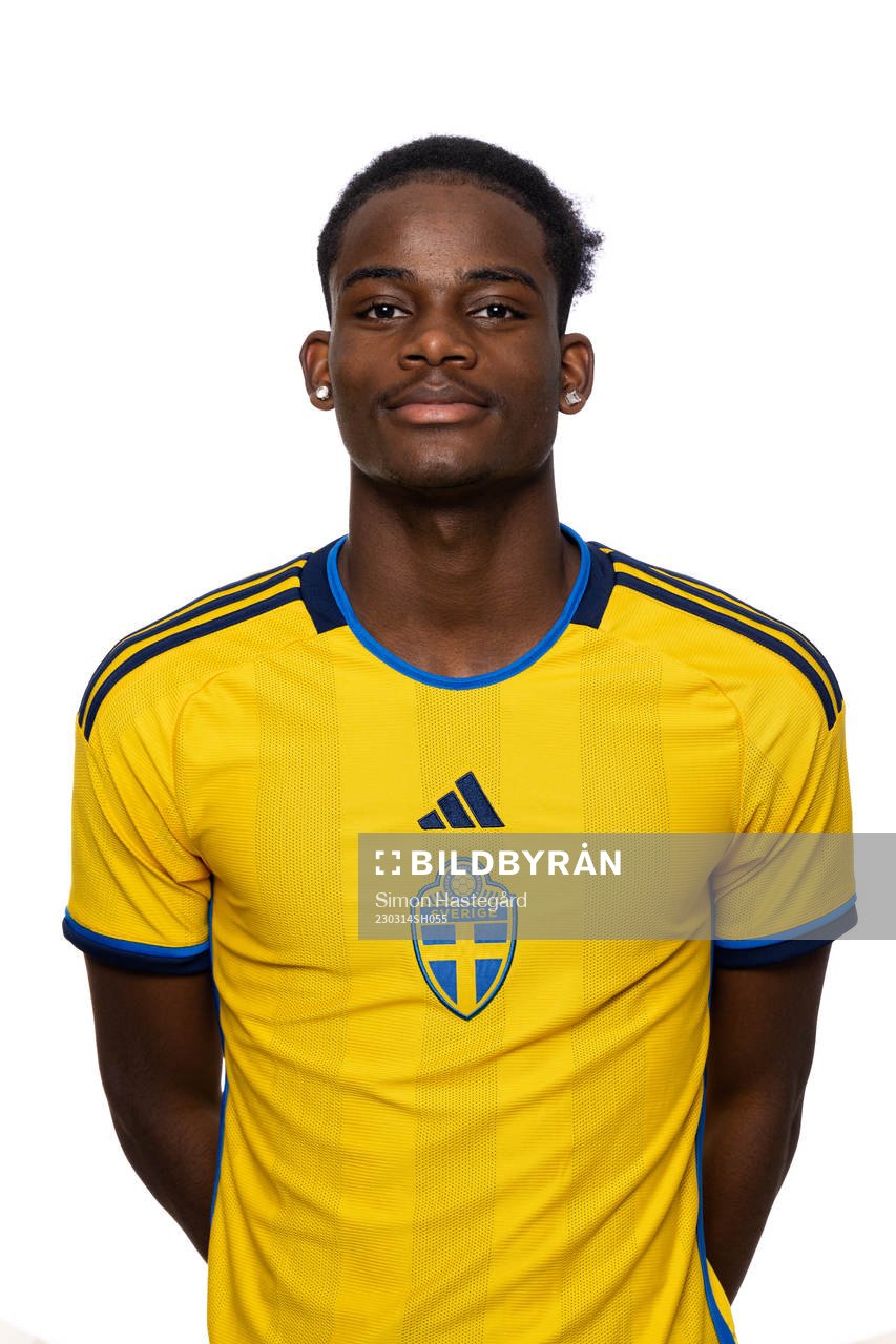 Dennis asprilla i P16-landslaget poserar för porträtt den 14 mars 2023 i Stockholm. 
