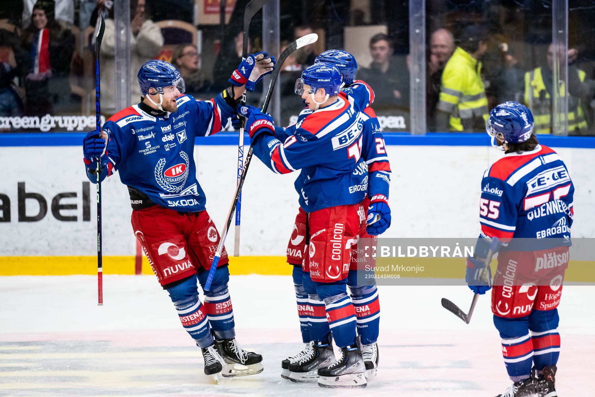 Oskarshamns Antti Suomela jublar med lagkamrater