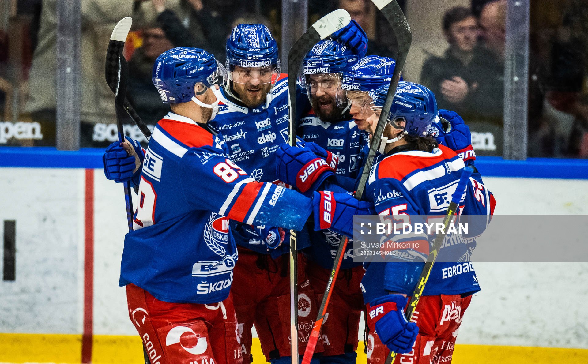 Oskarshamns Antti Suomela jublar med lagkamrater