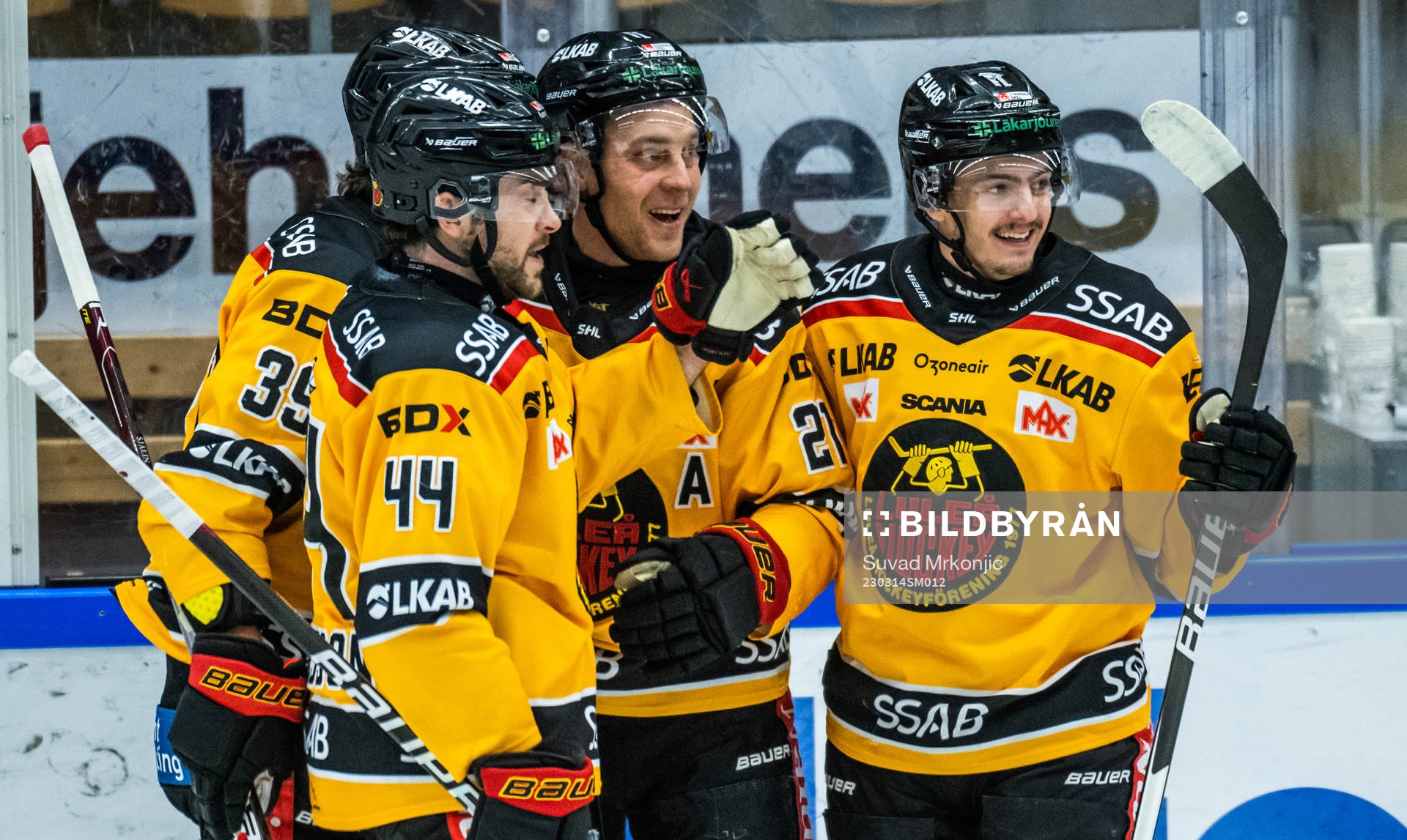 Luleås Juhani Tyrväinen jublar med lagkamrater