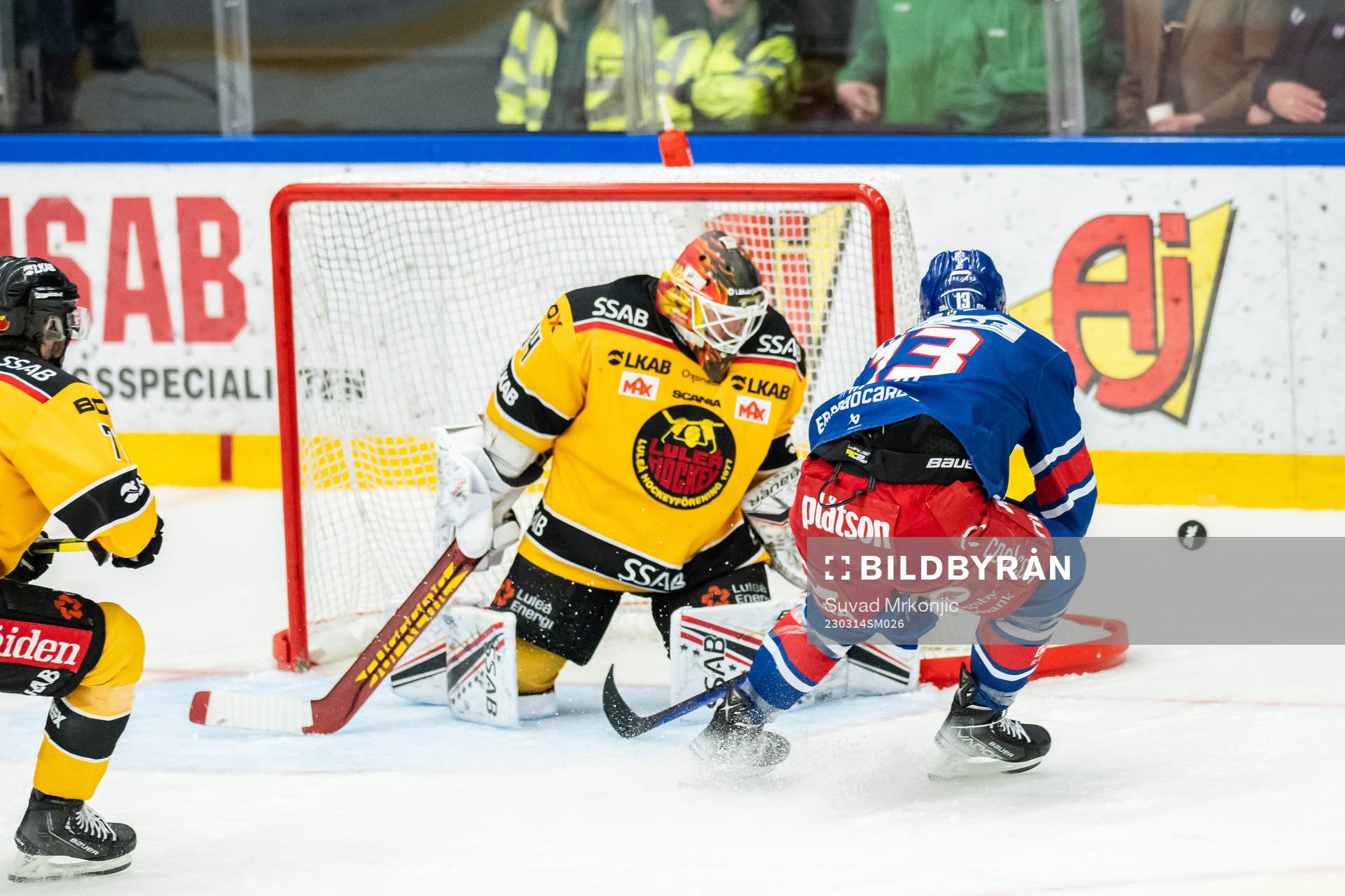 Oskarshamns Jiri Smejkal med målchans mot Luleås målvakt